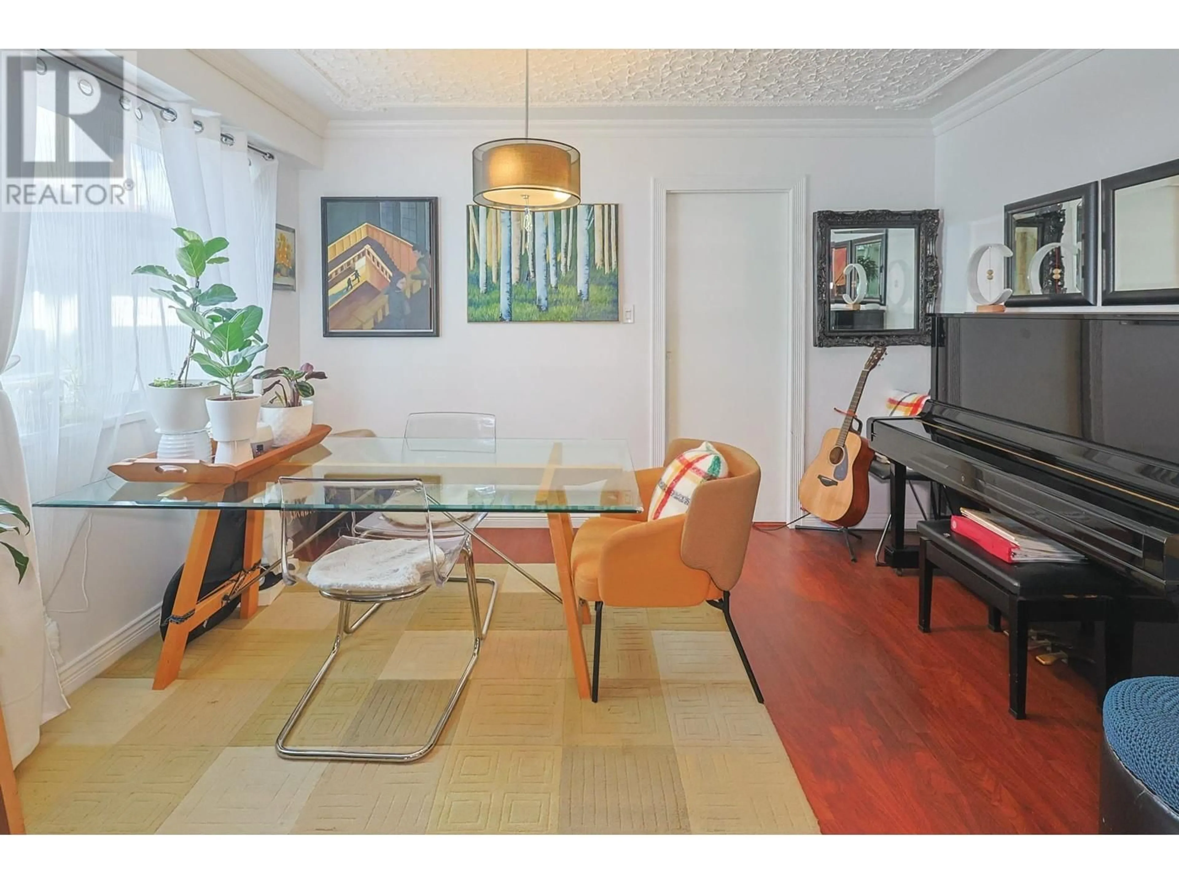 Living room, wood floors for 3322 SLOCAN STREET, Vancouver British Columbia V5M3E5