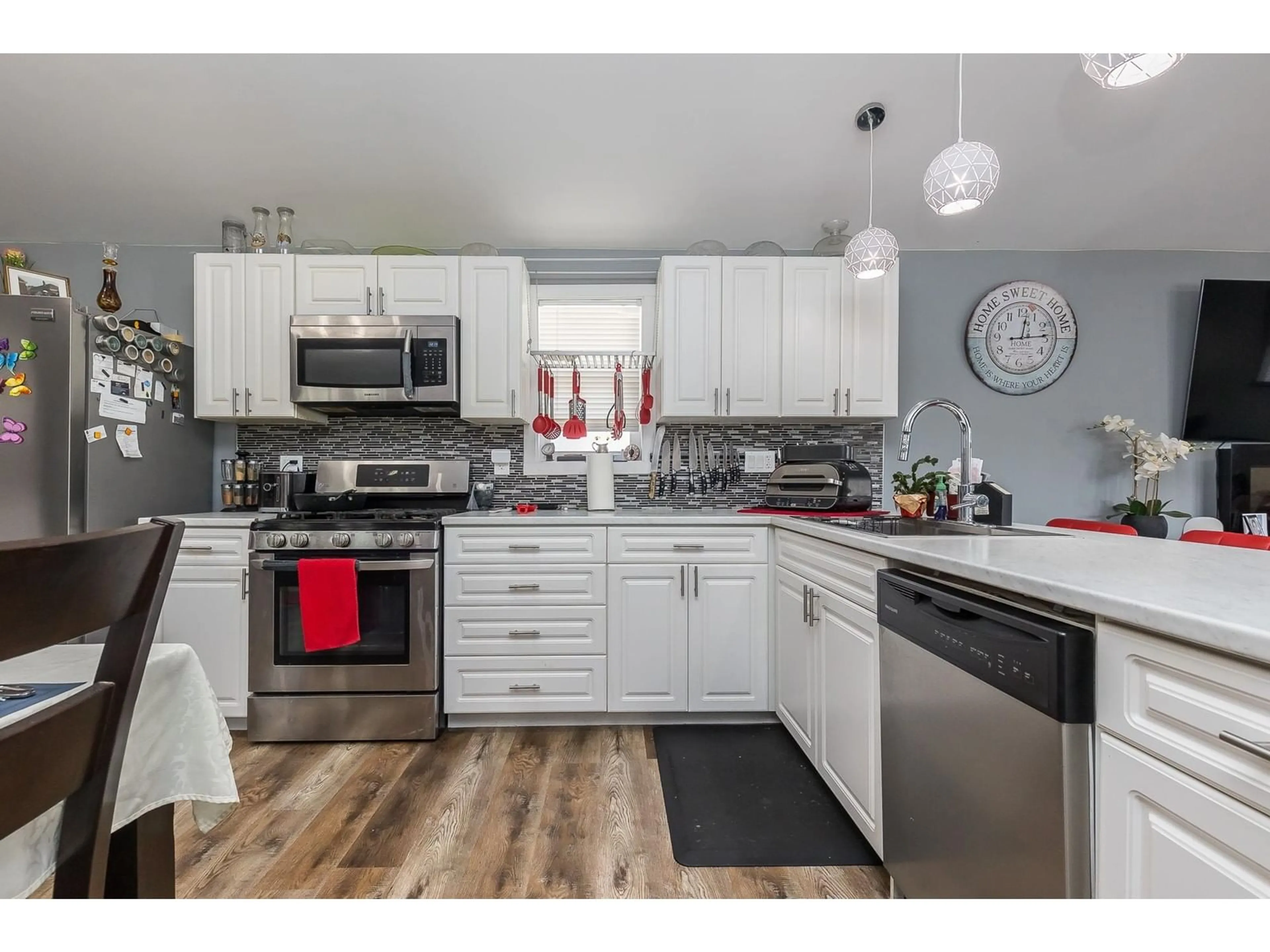 Open concept kitchen for 14 3300 HORN STREET, Abbotsford British Columbia V2S7Y7