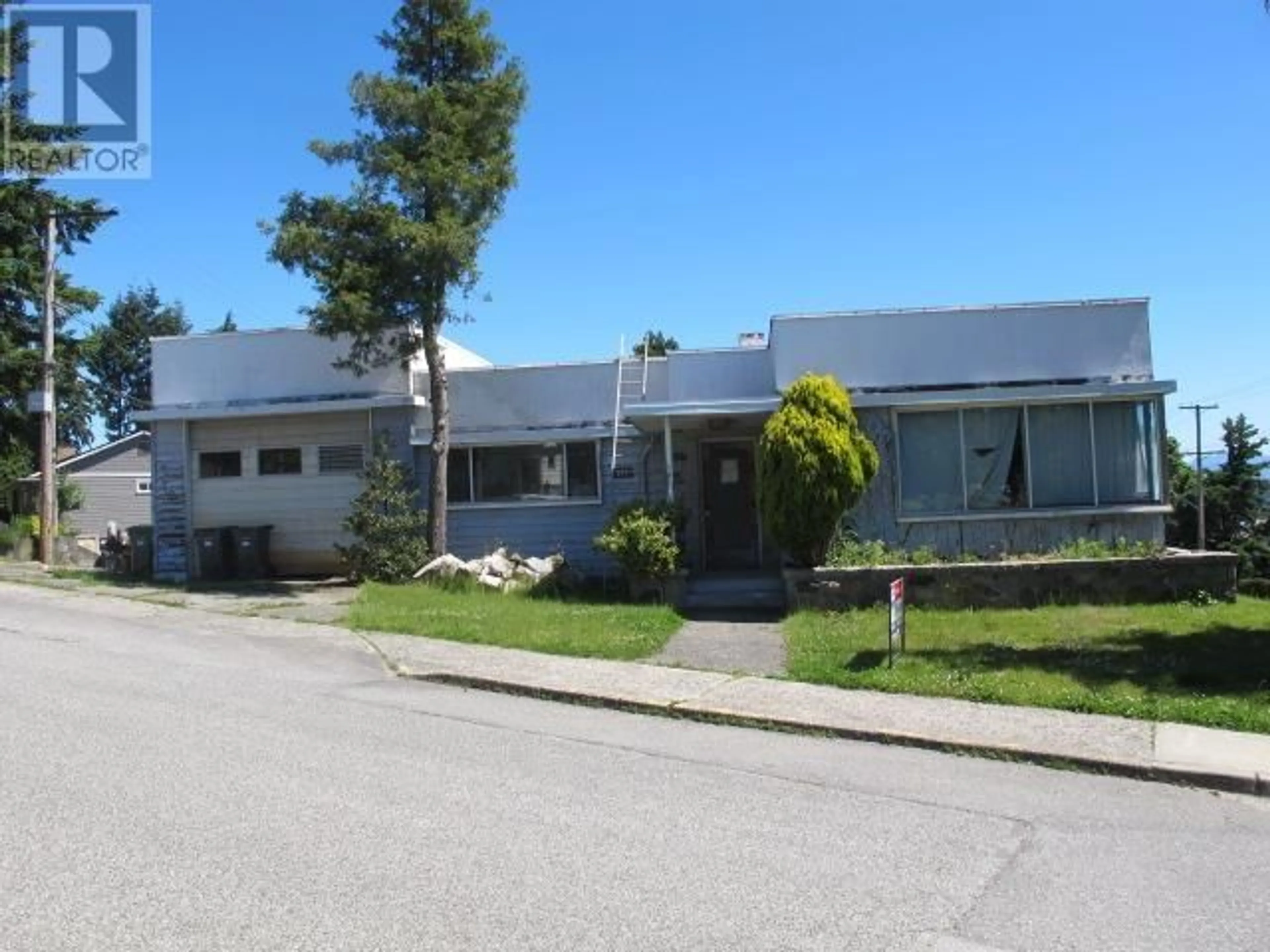 A pic from exterior of the house or condo, the street view for 802 CHERRY STREET, New Westminster British Columbia V3L4M7