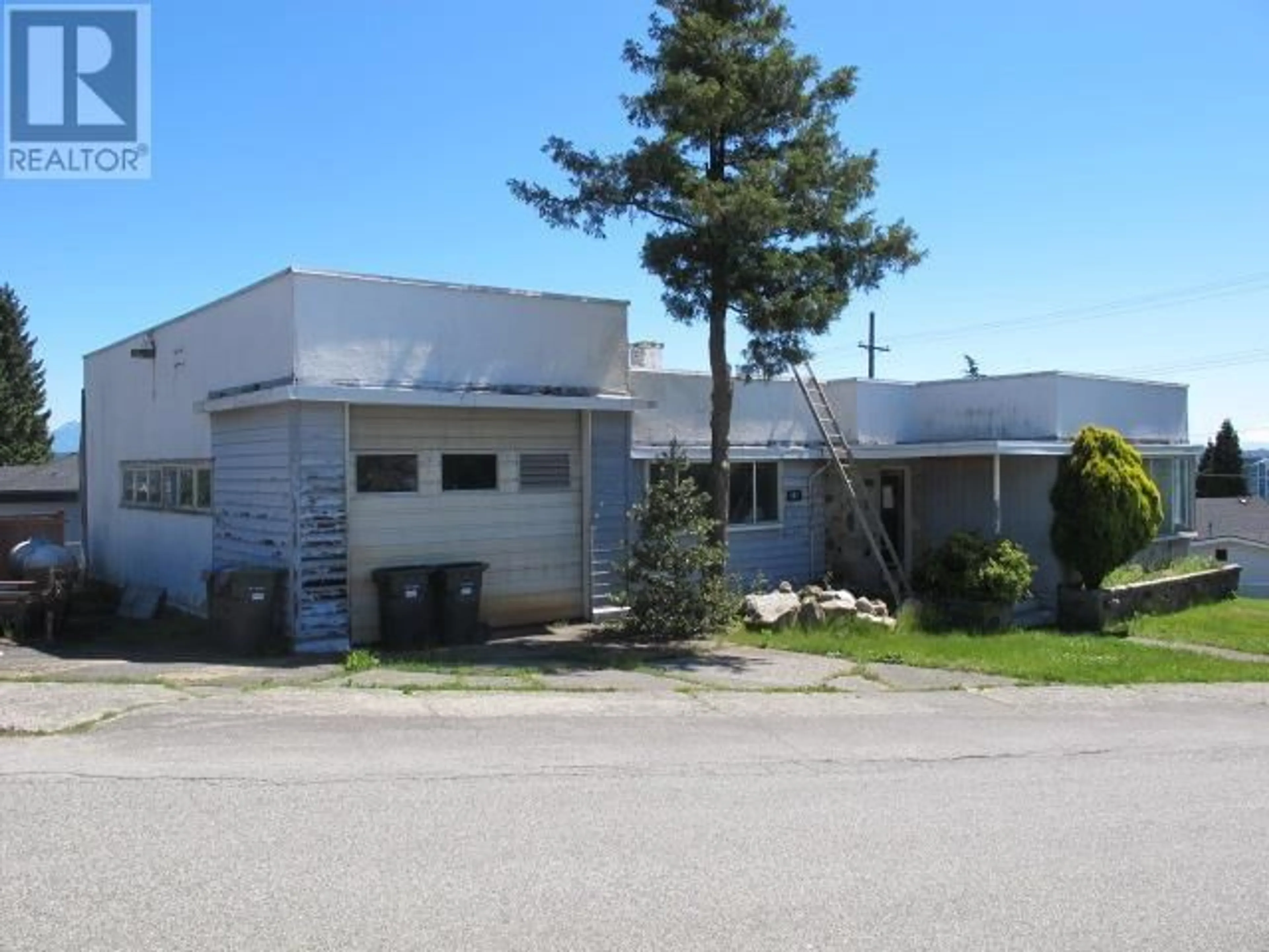 A pic from exterior of the house or condo, the front or back of building for 802 CHERRY STREET, New Westminster British Columbia V3L4M7