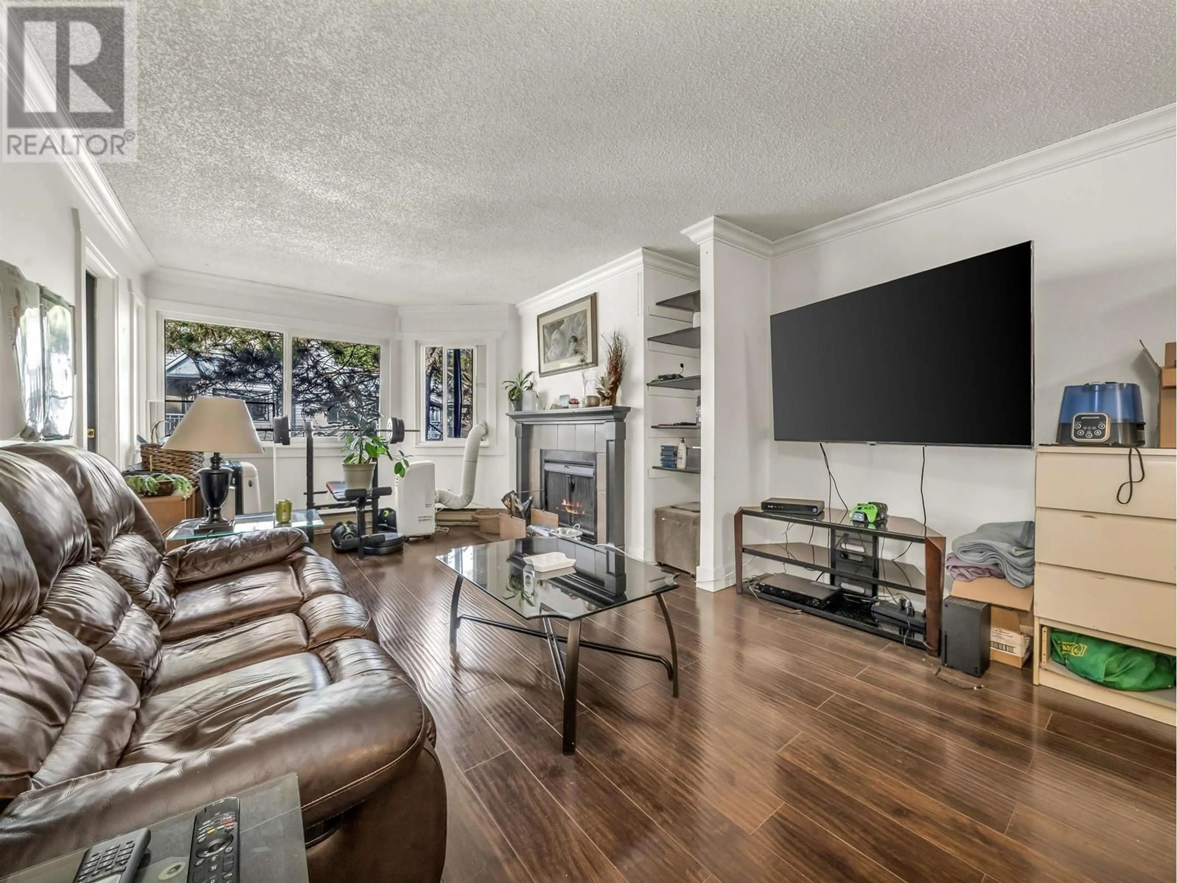 Living room, wood floors for 507 9890 MANCHESTER DRIVE, Burnaby British Columbia V3N4R4