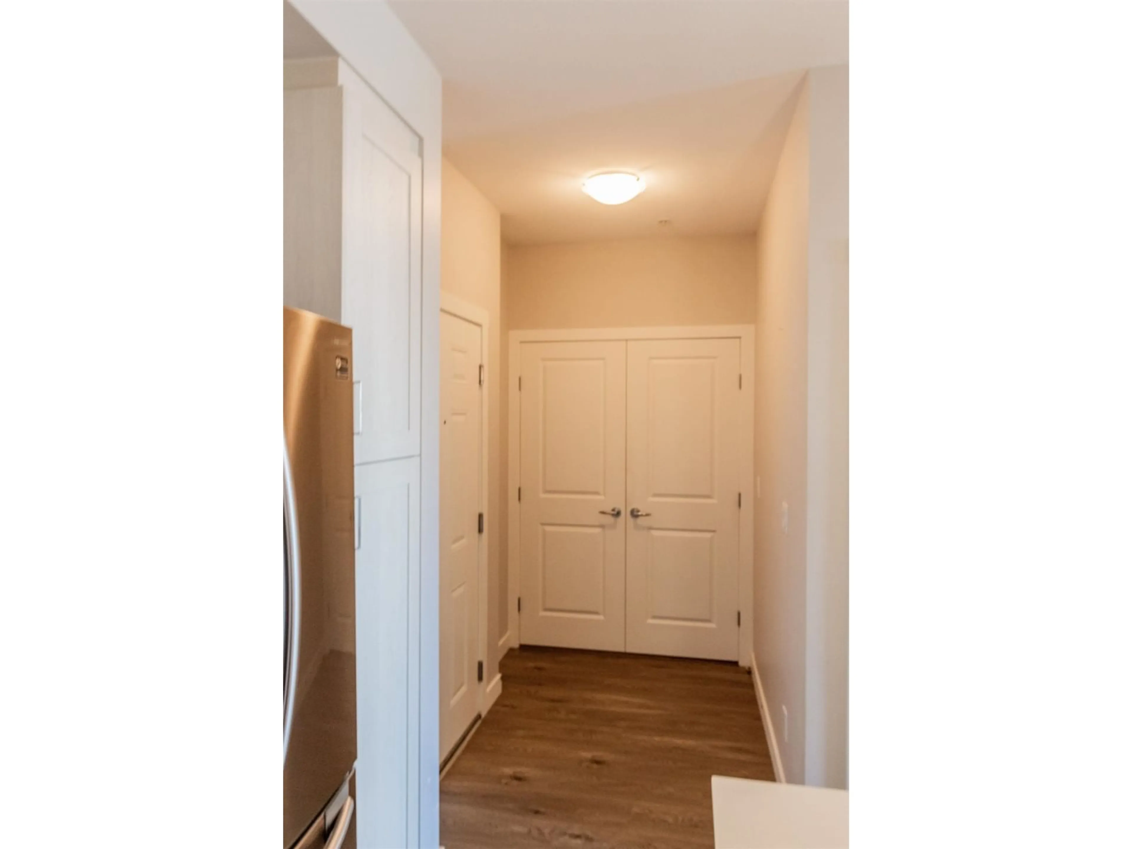 Indoor entryway, wood floors for 202 20826 72 AVENUE, Langley British Columbia V2Y0Z9