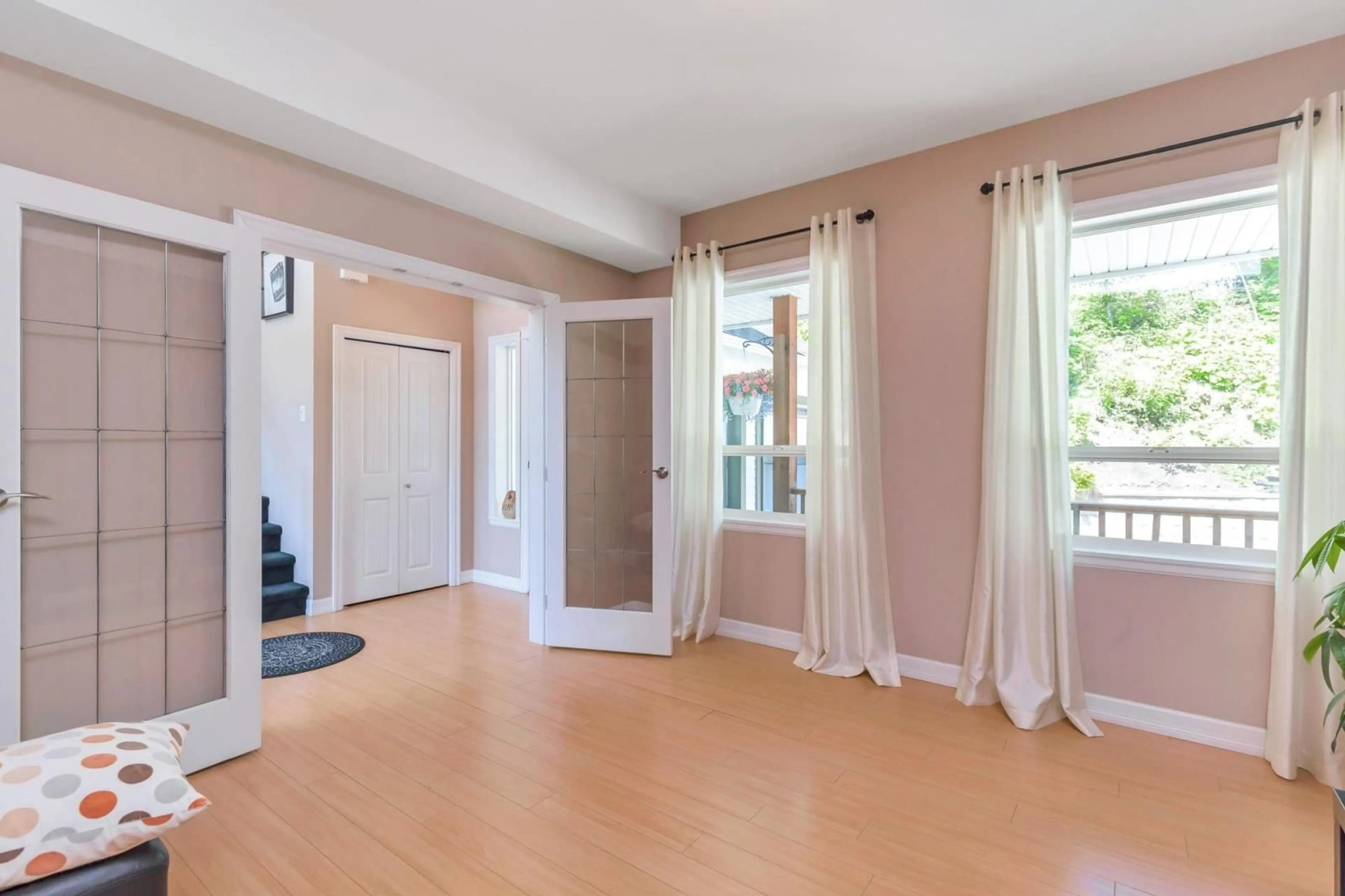 Indoor entryway, wood floors for 45928 WEEDEN DRIVE, Chilliwack British Columbia V2R5X2