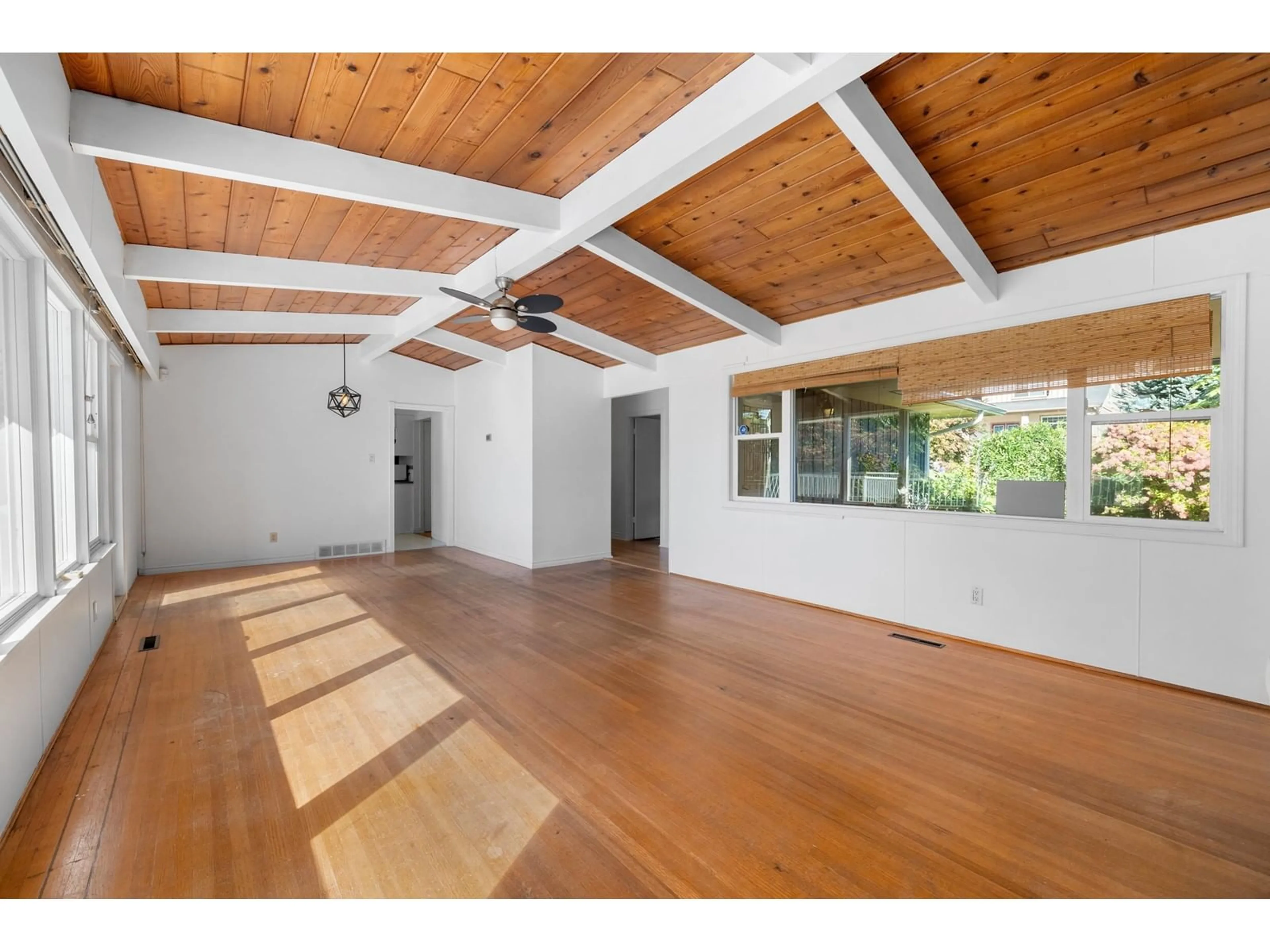 Other indoor space, wood floors for 32870 2ND AVENUE, Mission British Columbia V2V1J2