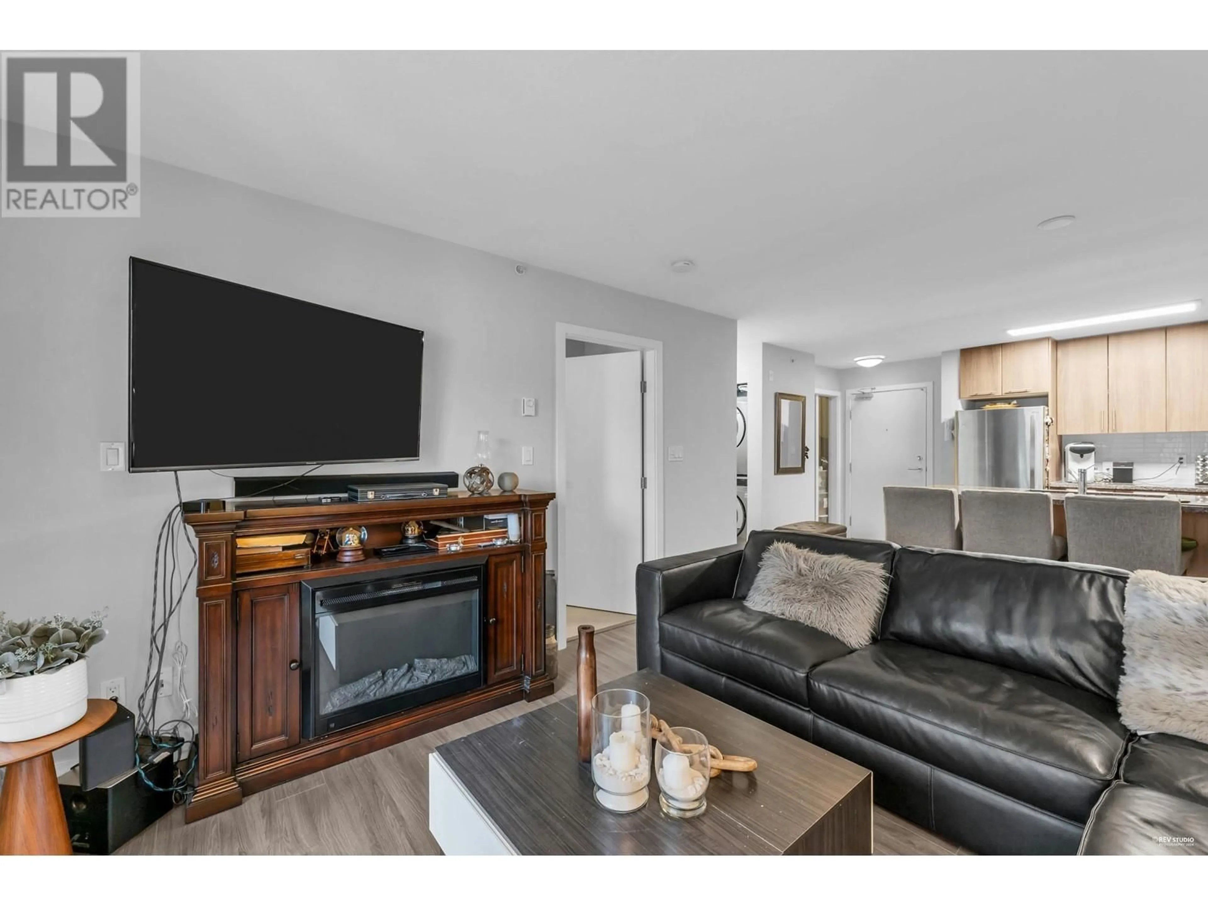 Living room, wood floors for 409 12075 EDGE STREET, Maple Ridge British Columbia V2X9E6