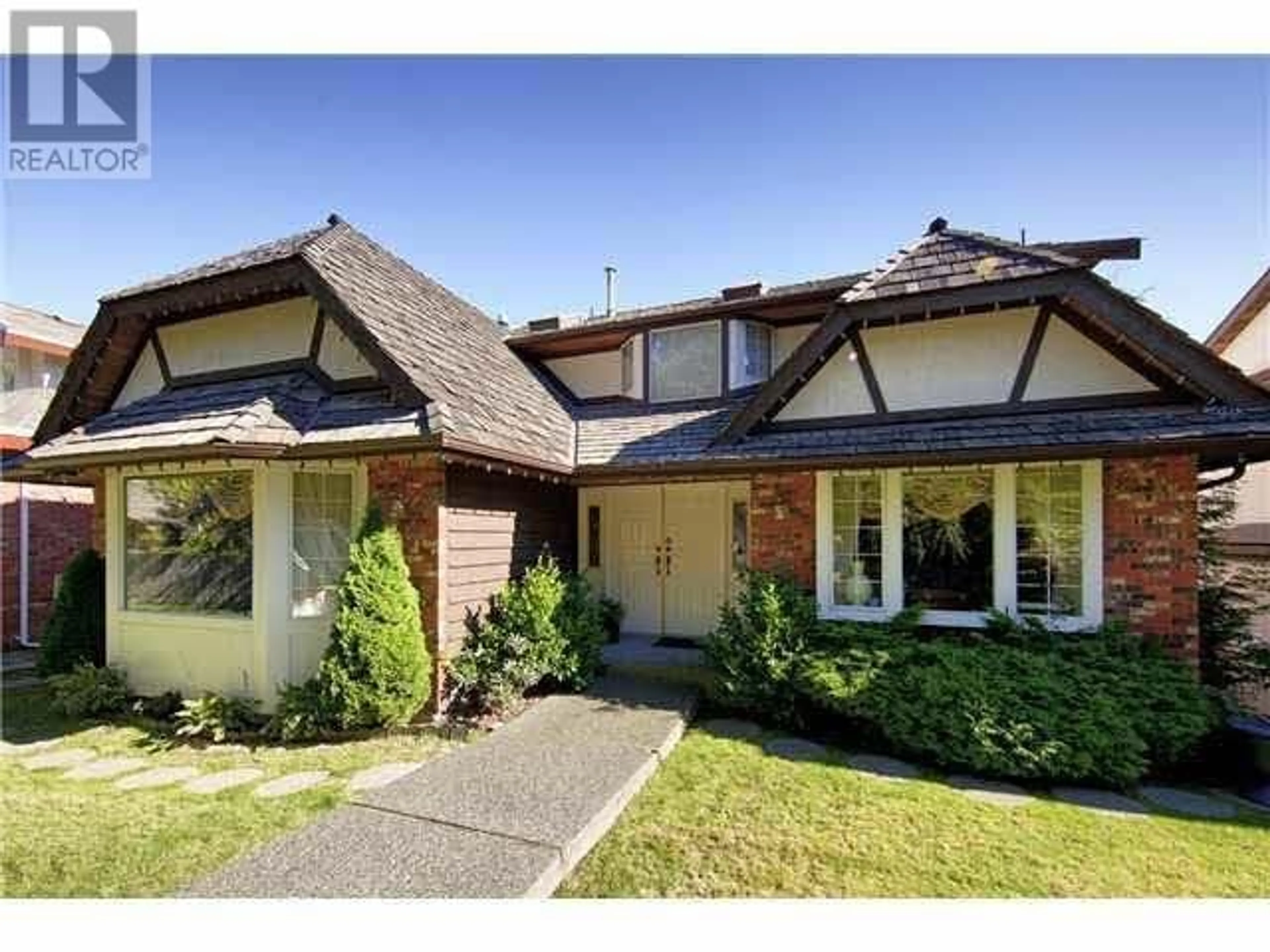 Frontside or backside of a home, cottage for 541 TEMPE CRESCENT, North Vancouver British Columbia V7N1E7