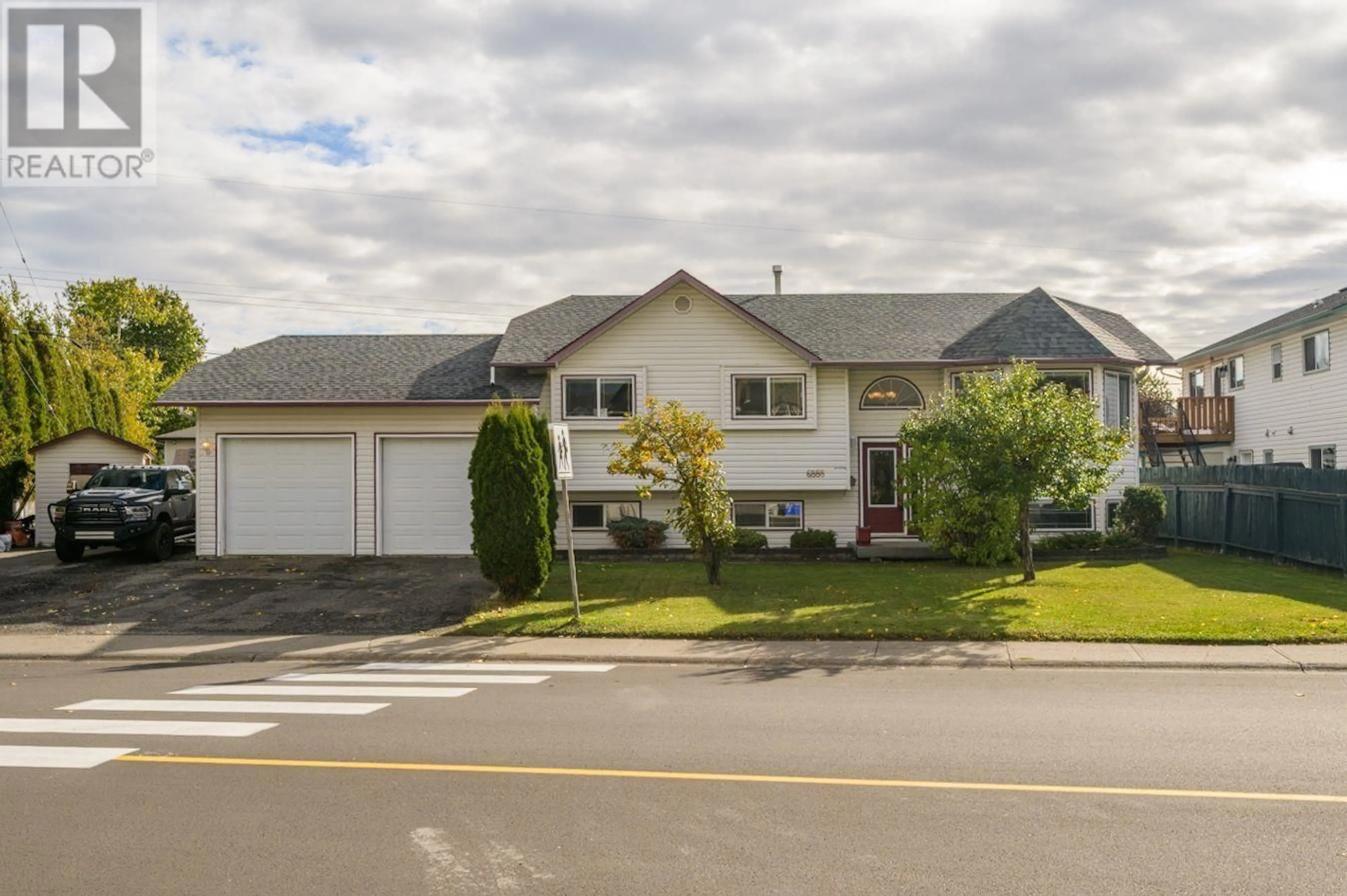 Frontside or backside of a home, the street view for 6888 DAKELH TI ROAD, Prince George British Columbia V2N4Z1