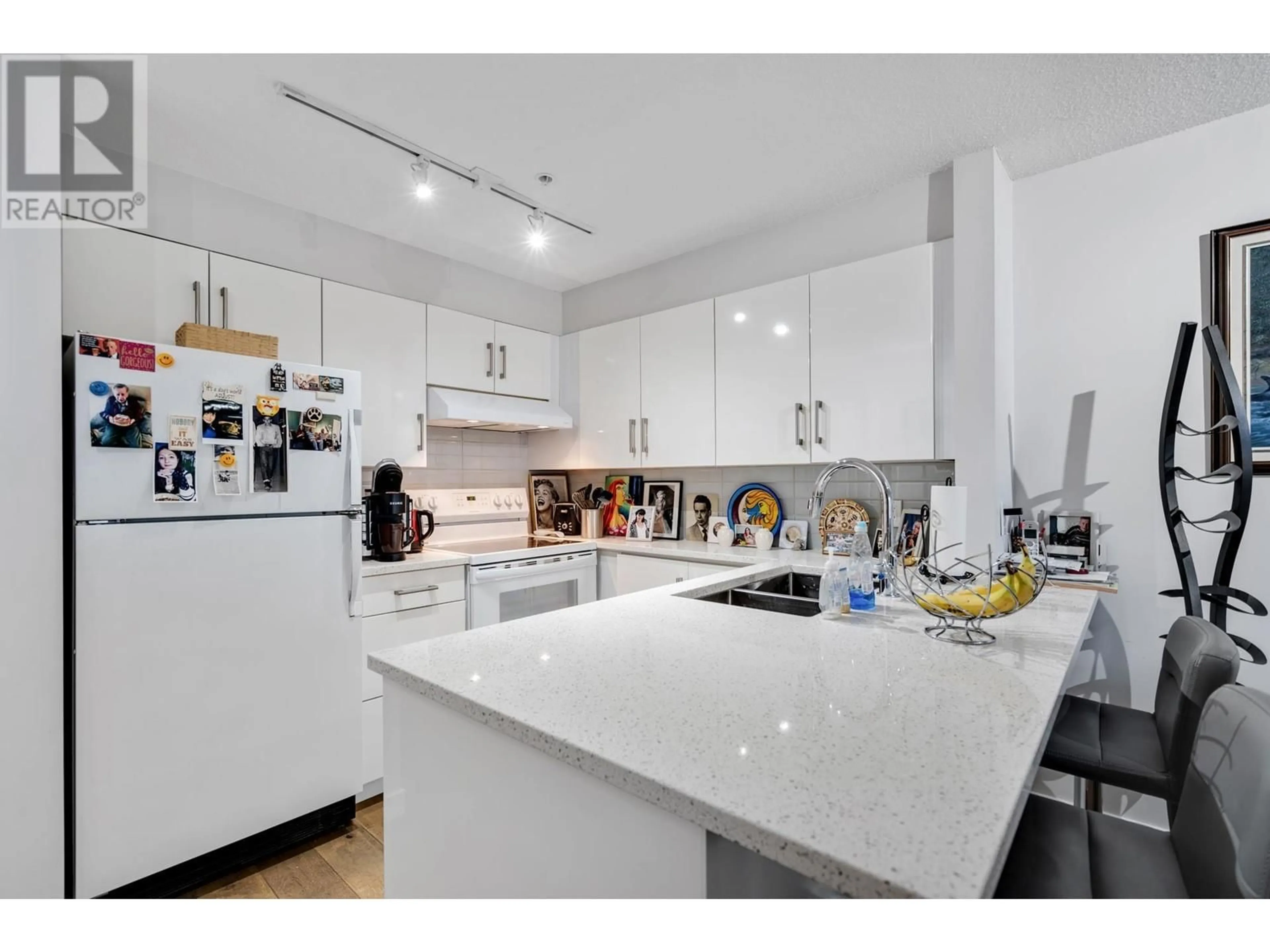 Kitchen, wood floors for 206 1208 BIDWELL STREET, Vancouver British Columbia V6G2K9