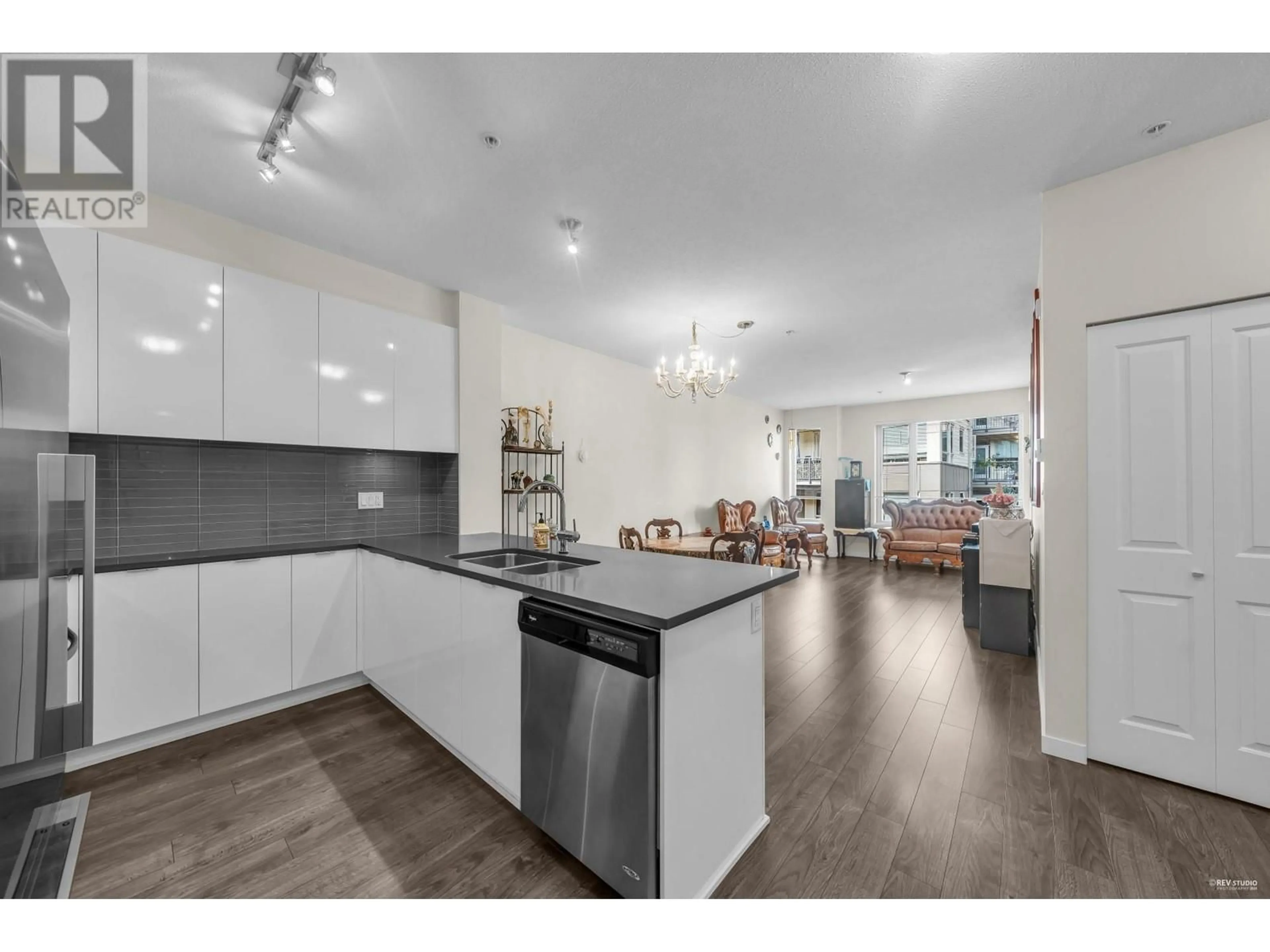 Open concept kitchen for 414 2665 MOUNTAIN HIGHWAY, North Vancouver British Columbia V7J0A8