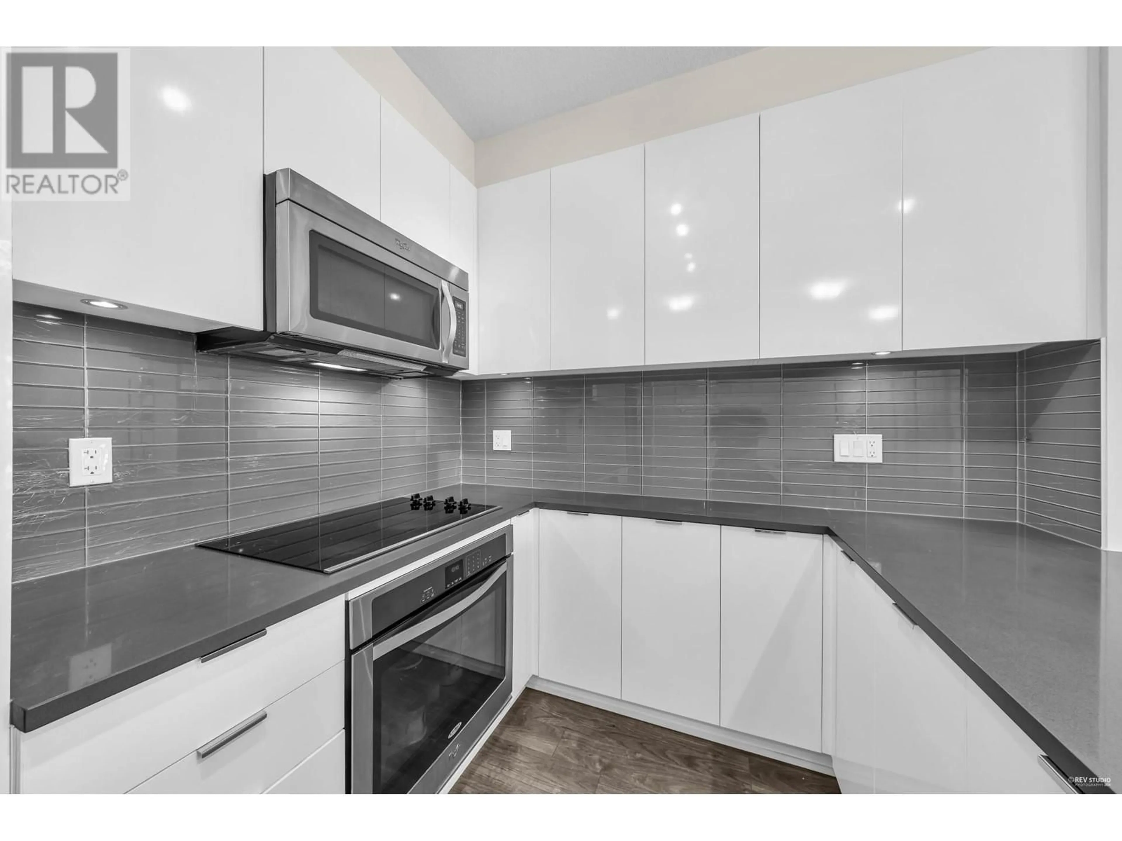 Standard kitchen for 414 2665 MOUNTAIN HIGHWAY, North Vancouver British Columbia V7J0A8