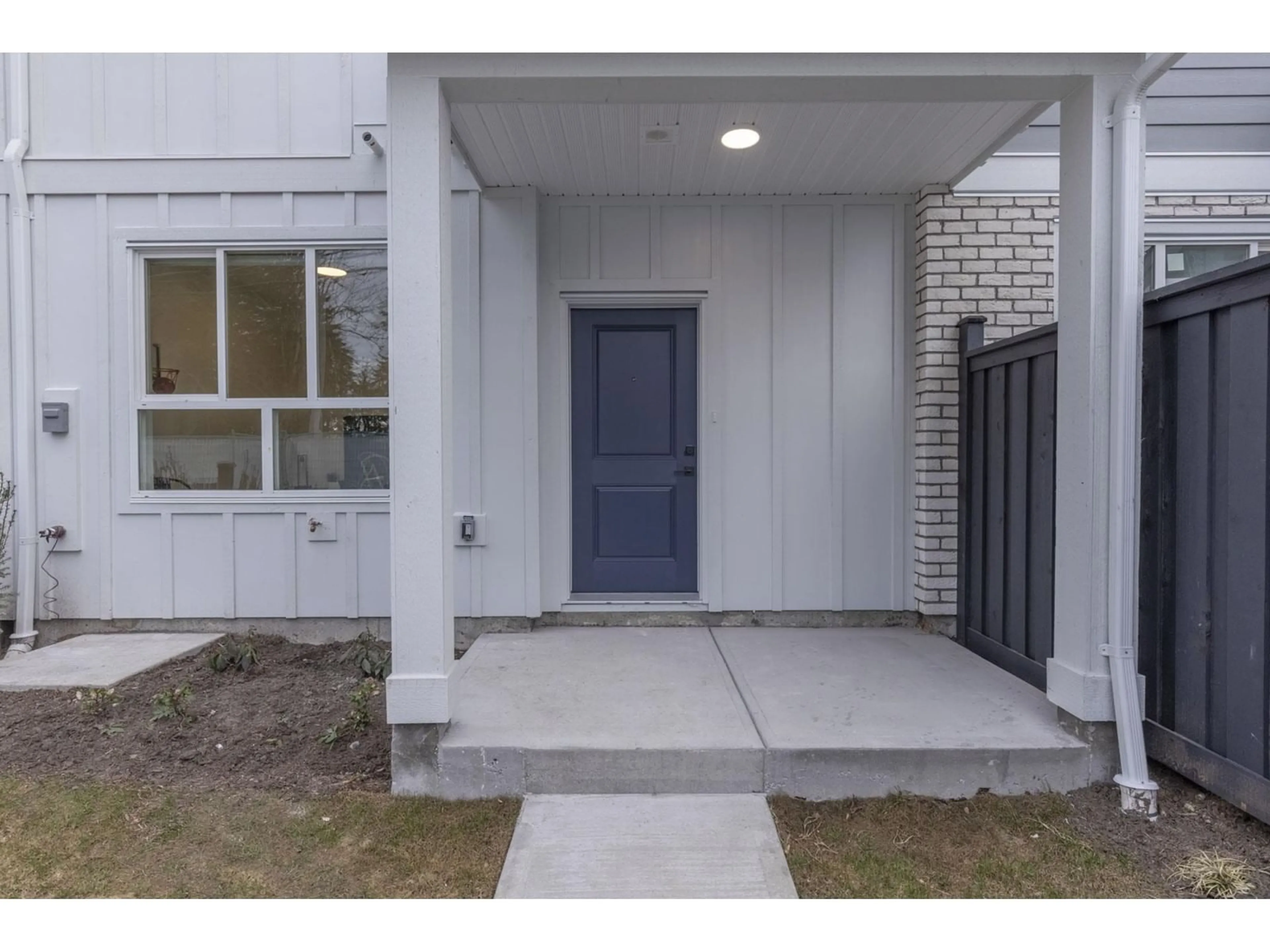 Indoor entryway, cement floor for 15 17458 100 AVENUE, Surrey British Columbia V4N4L4