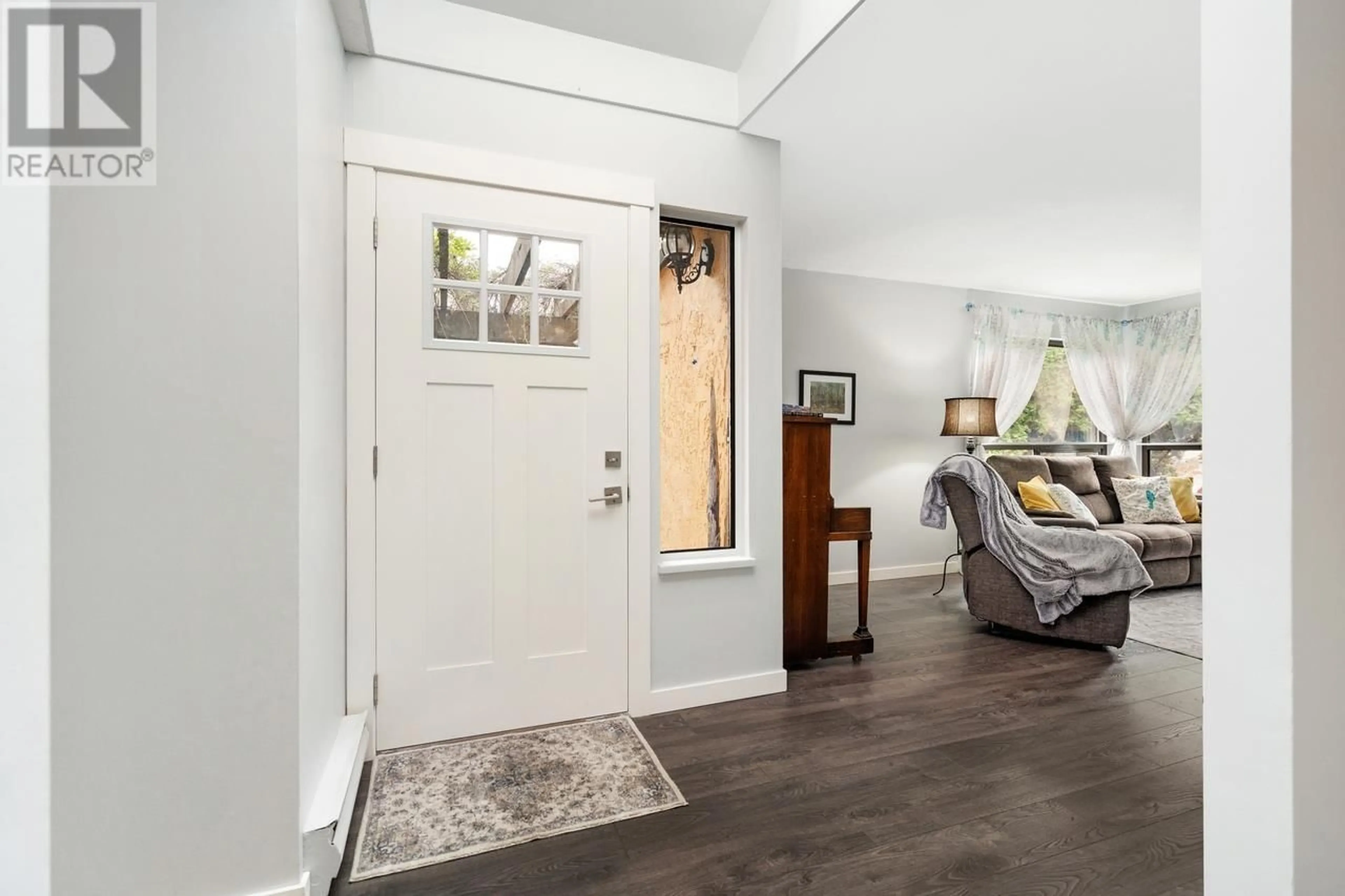 Indoor entryway, wood floors for 2532 BURIAN DRIVE, Coquitlam British Columbia V3K5W9