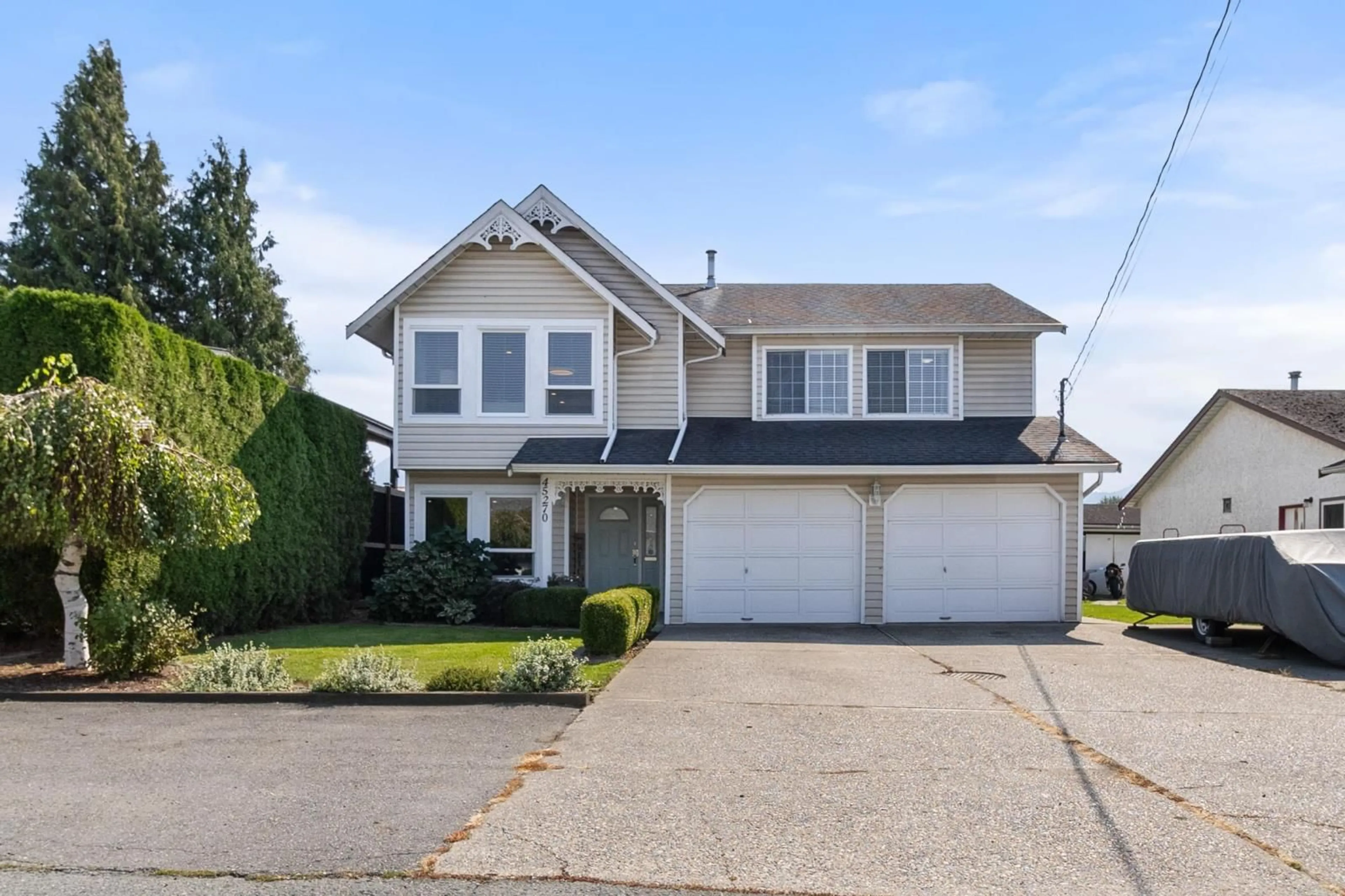 Frontside or backside of a home, the street view for 45270 SPRUCE DRIVE, Chilliwack British Columbia V2R1E9