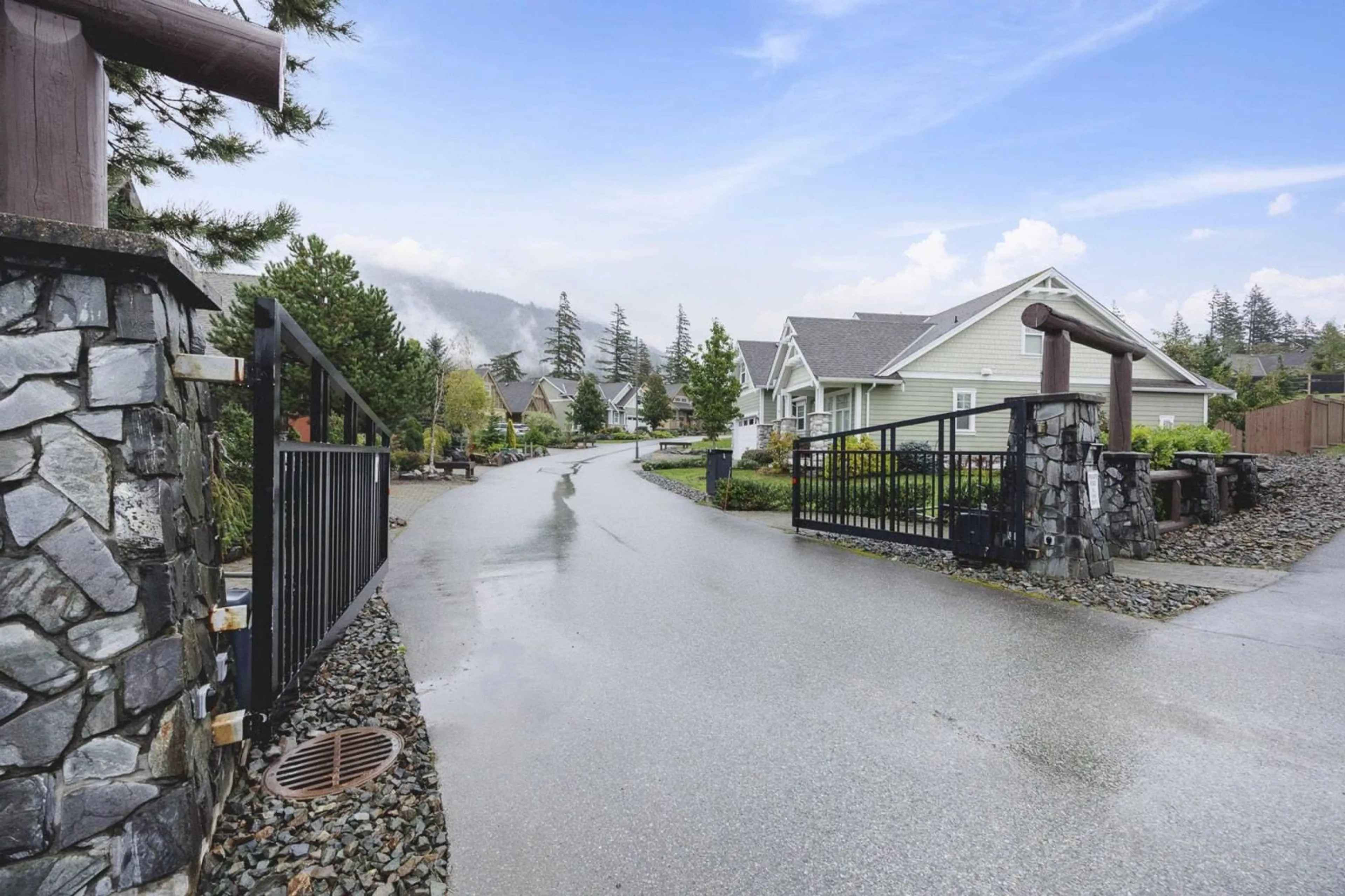 Patio, the street view for 17 1911 WOODSIDE BOULEVARD, Agassiz British Columbia V0M1A1