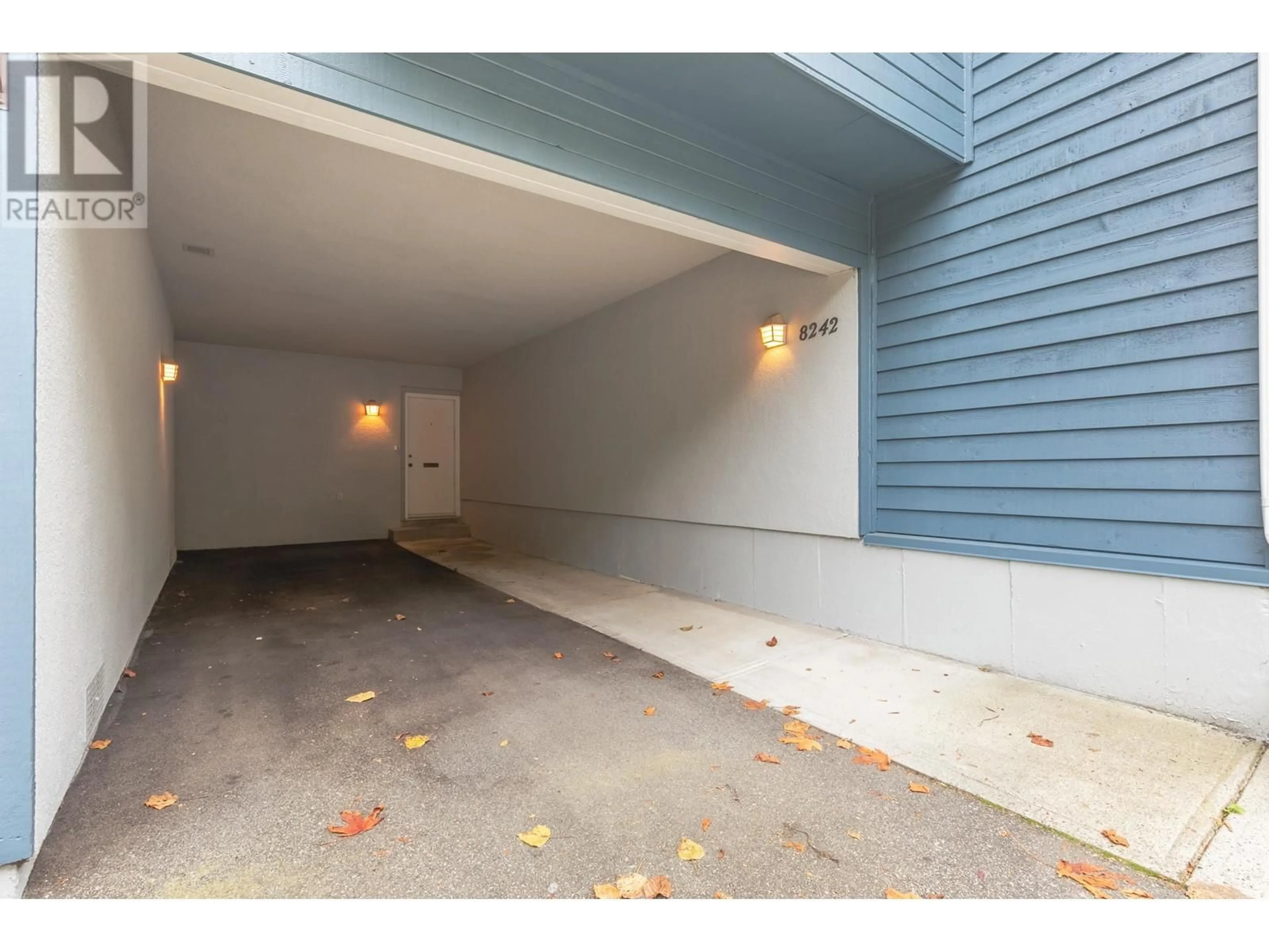 Indoor garage, unknown floor for 8242 ROSSWOOD PLACE, Burnaby British Columbia V5A3V5