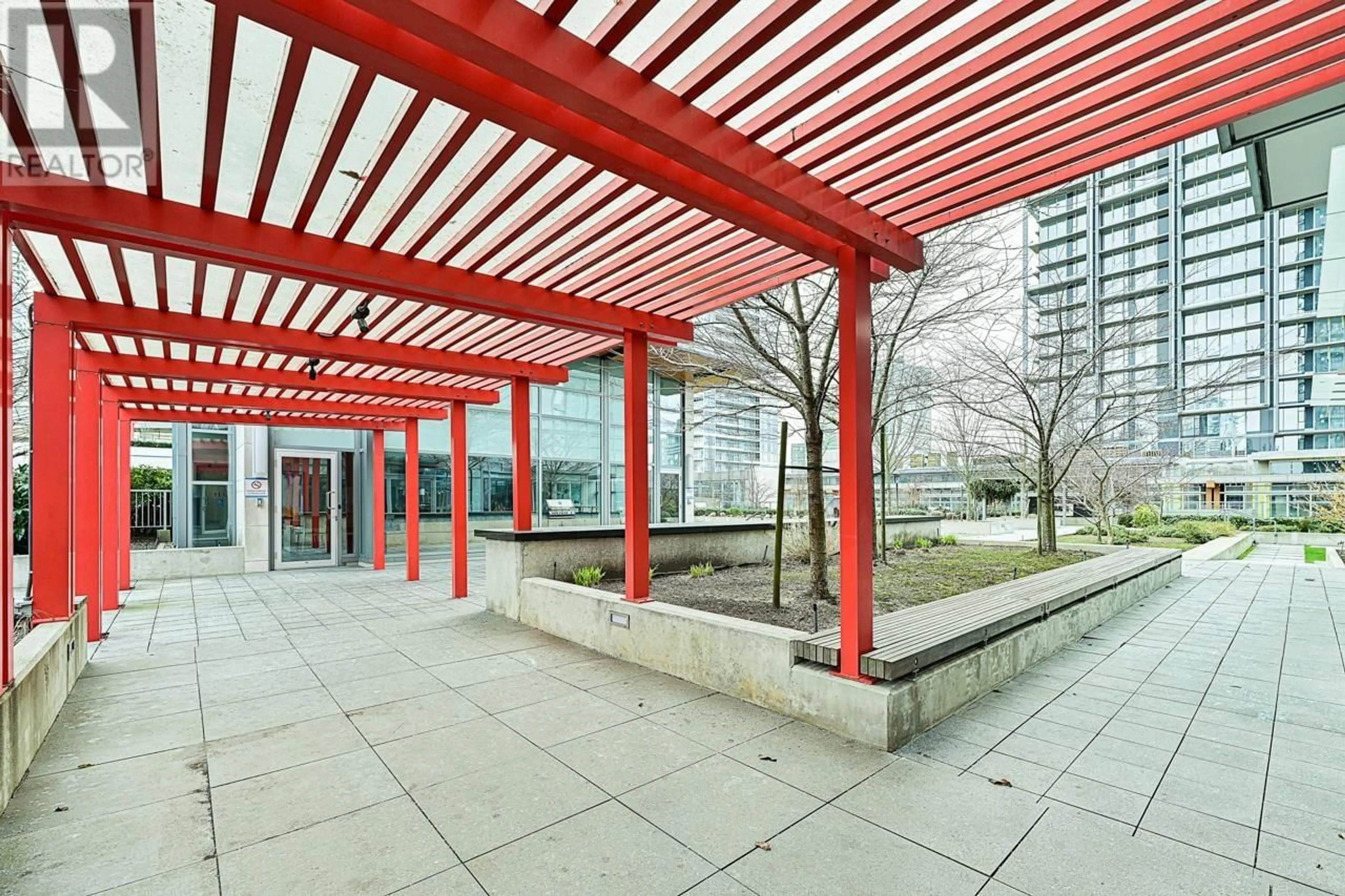 Patio, the front or back of building for 910 4688 KINGSWAY, Burnaby British Columbia V5H0E9