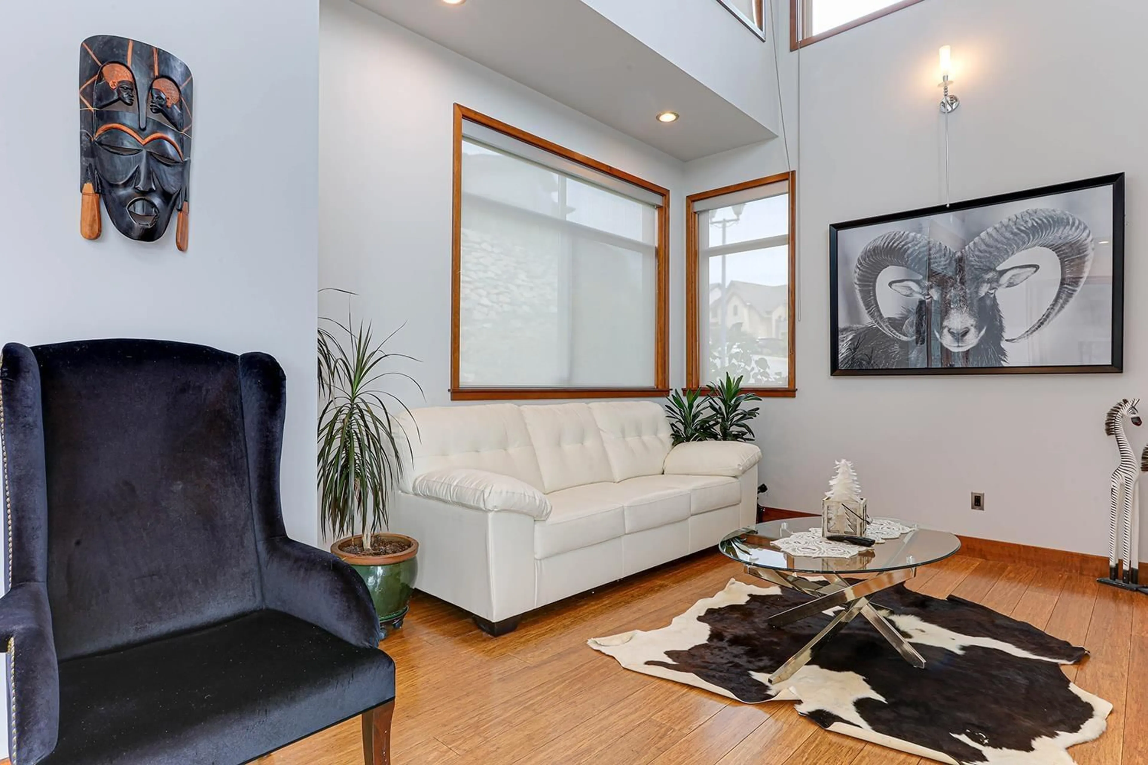 Living room, wood floors for 2670 MAHOGANY DRIVE, Abbotsford British Columbia V3G0C4