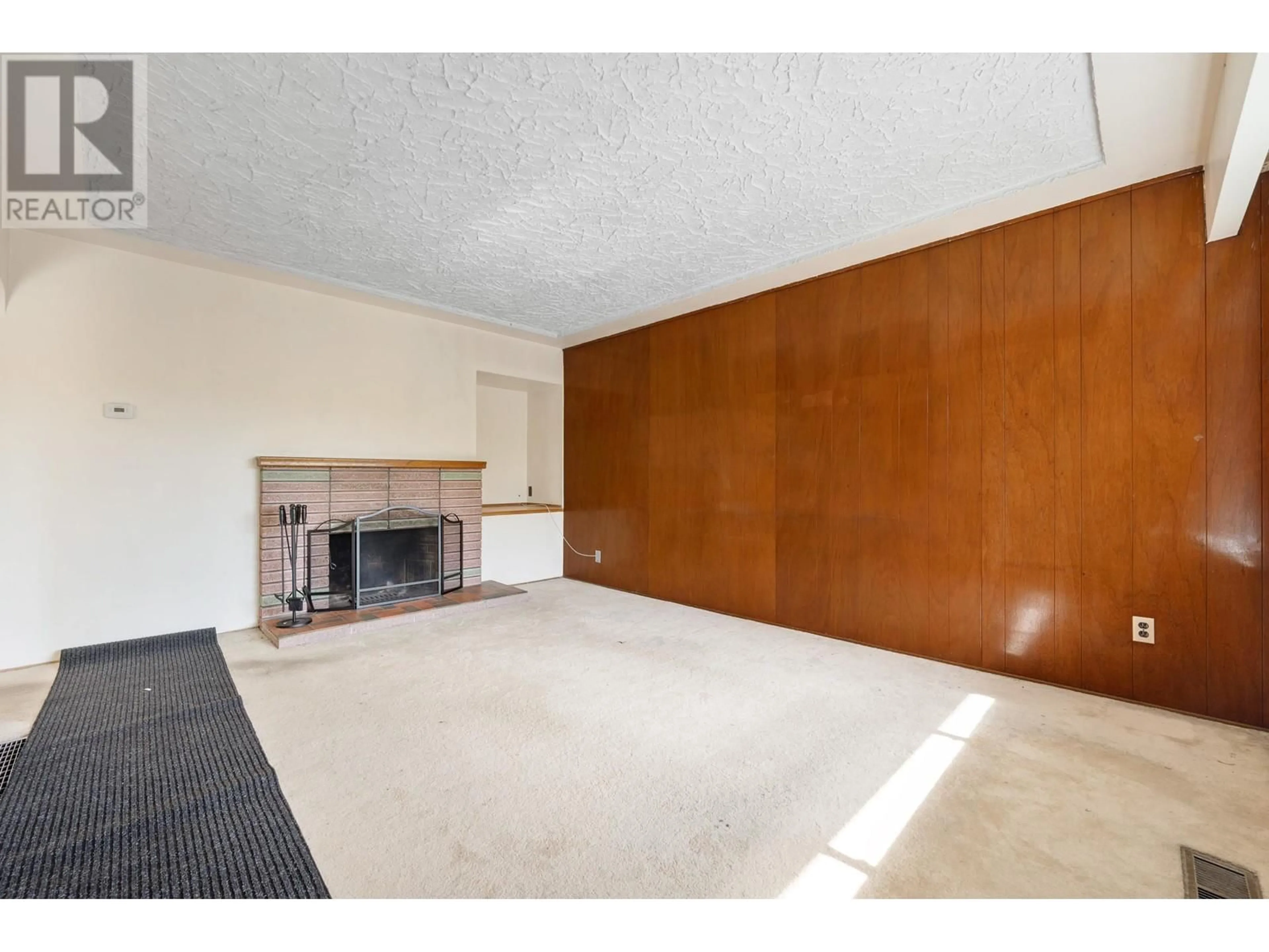 A pic of a room for 3635 ADANAC STREET, Vancouver British Columbia V5K2P7