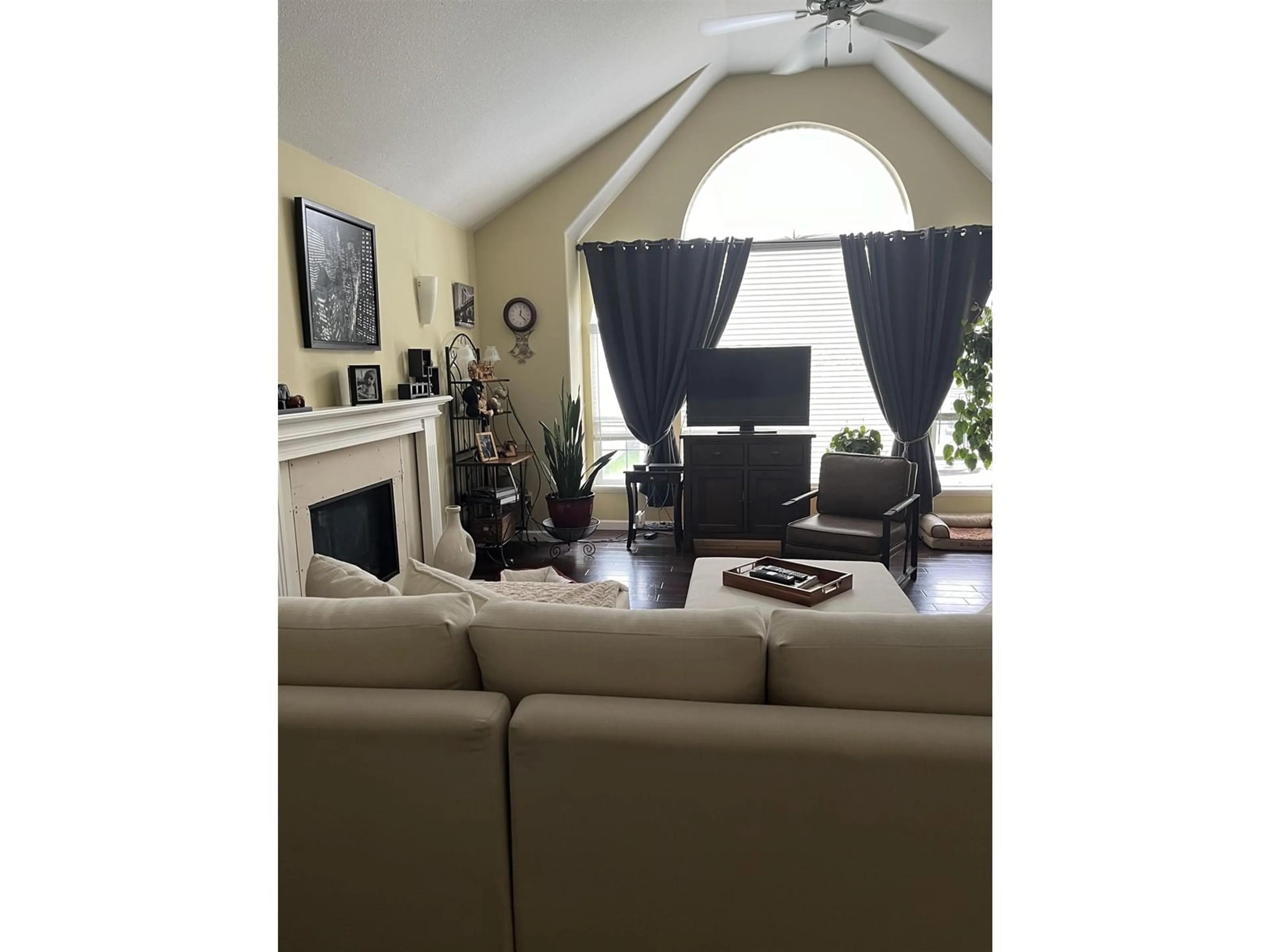 Living room with furniture, unknown for 8381 CASSELMAN, Mission British Columbia V2V6Z7