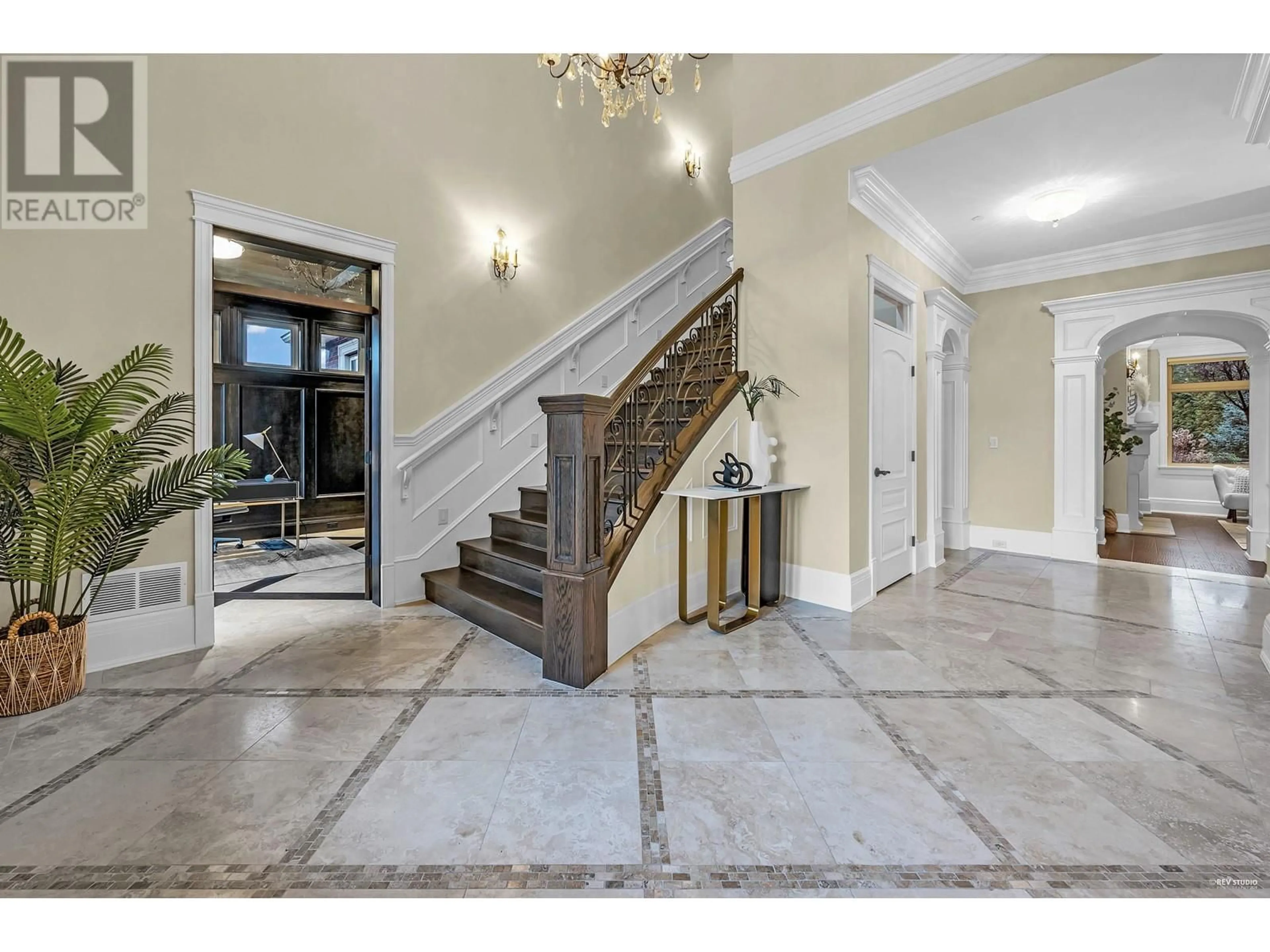 Indoor foyer, wood floors for 12055 265A STREET, Maple Ridge British Columbia V2W1P1