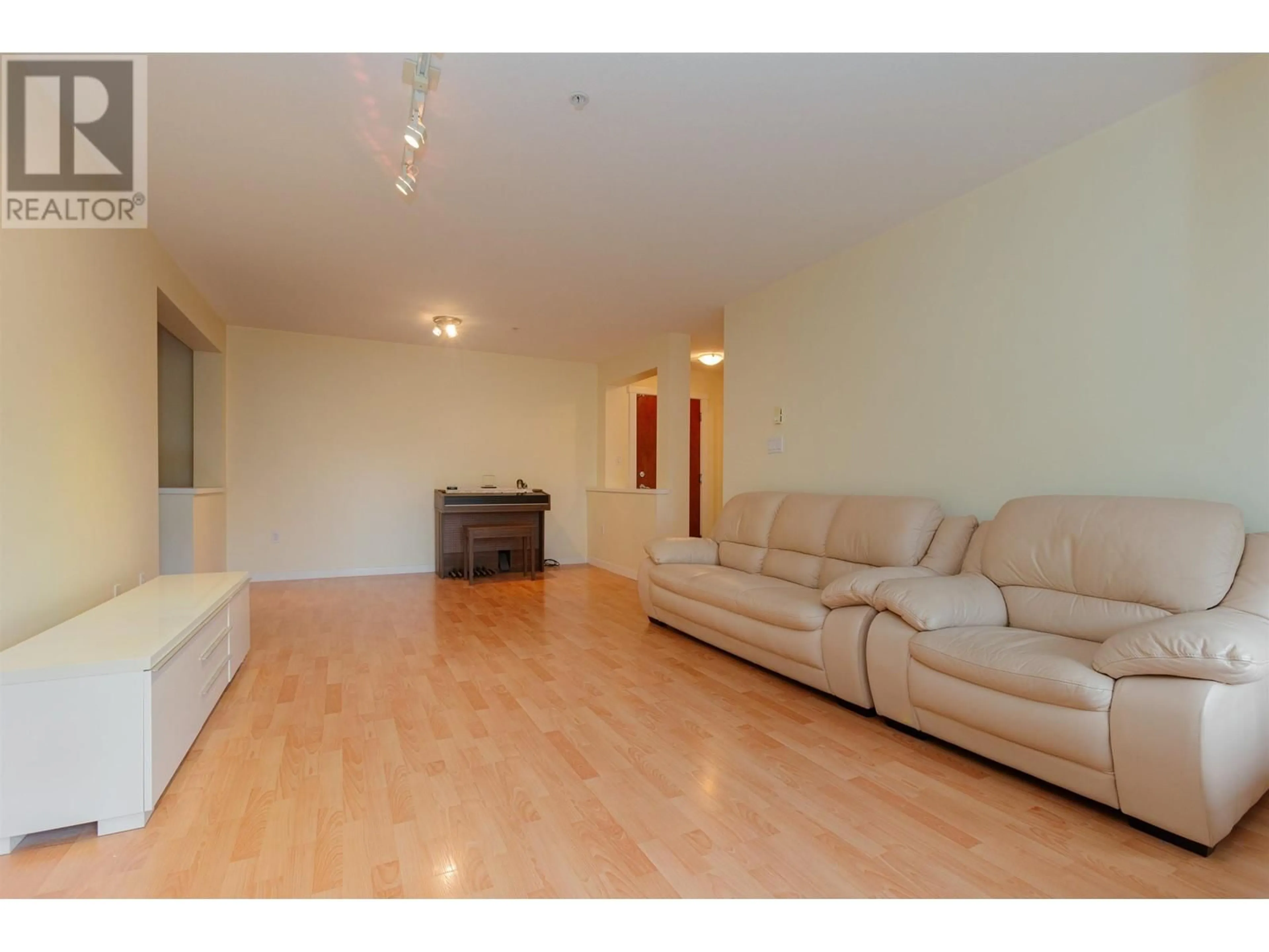 Living room, wood floors for 5304 5111 GARDEN CITY ROAD, Richmond British Columbia V6X4H4