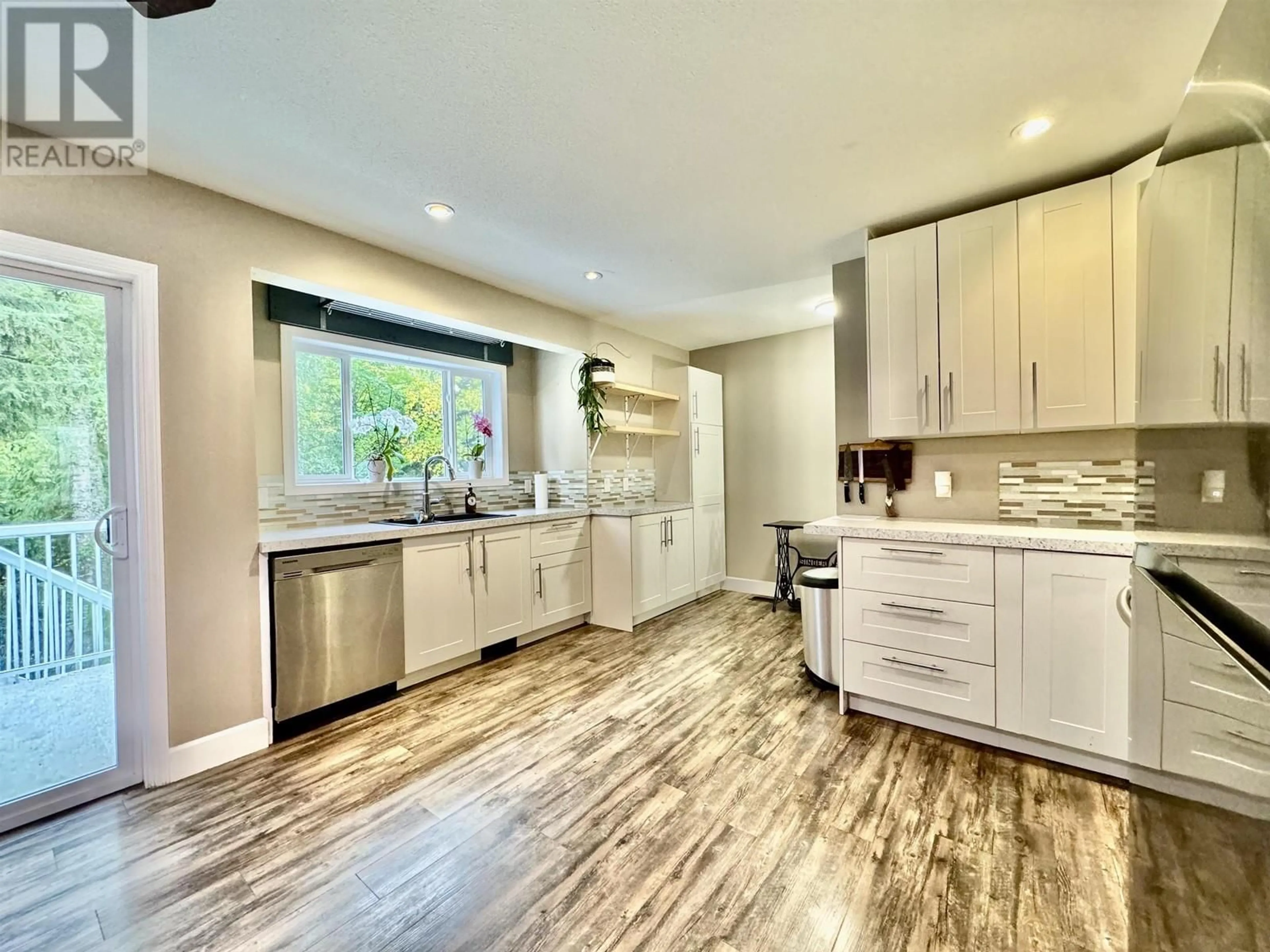 Open concept kitchen, unknown for 5325 HAUGLAND AVENUE, Terrace British Columbia V8G1H5