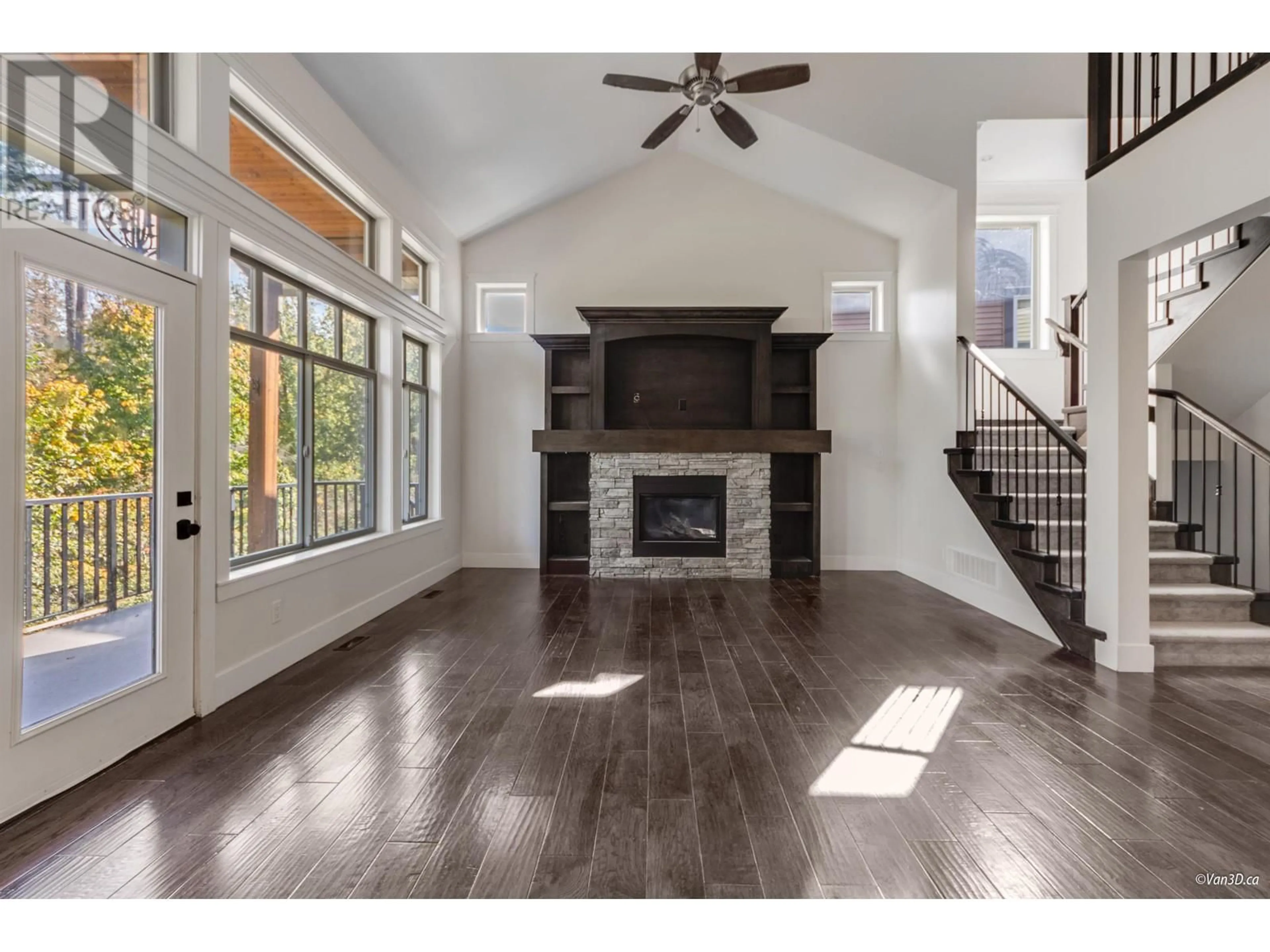 Living room, wood floors for 1339 GREENBANK COURT, Coquitlam British Columbia V3E0K6