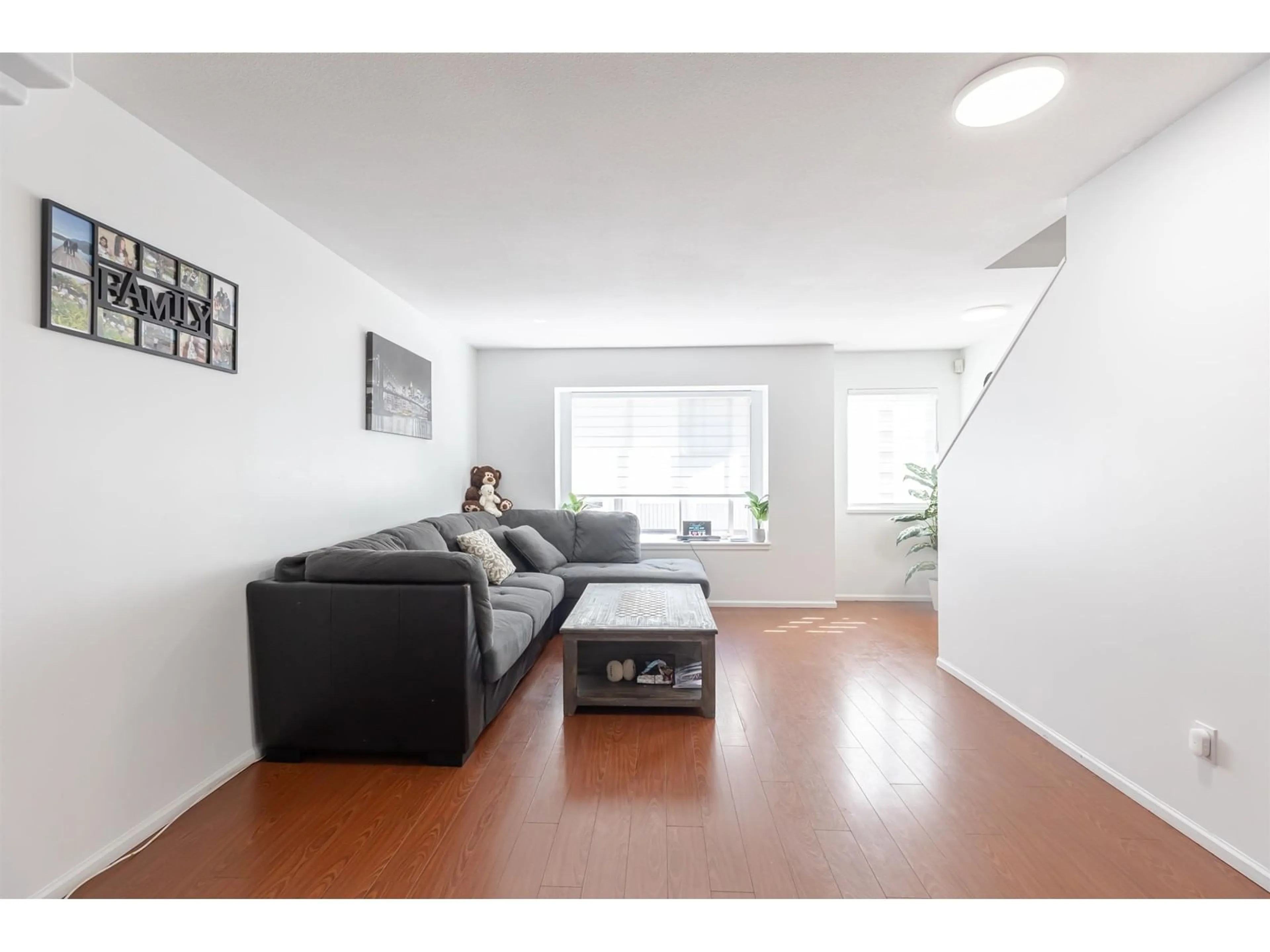 Living room, not visible floor for 71 12110 75A AVENUE, Surrey British Columbia V3W1M1