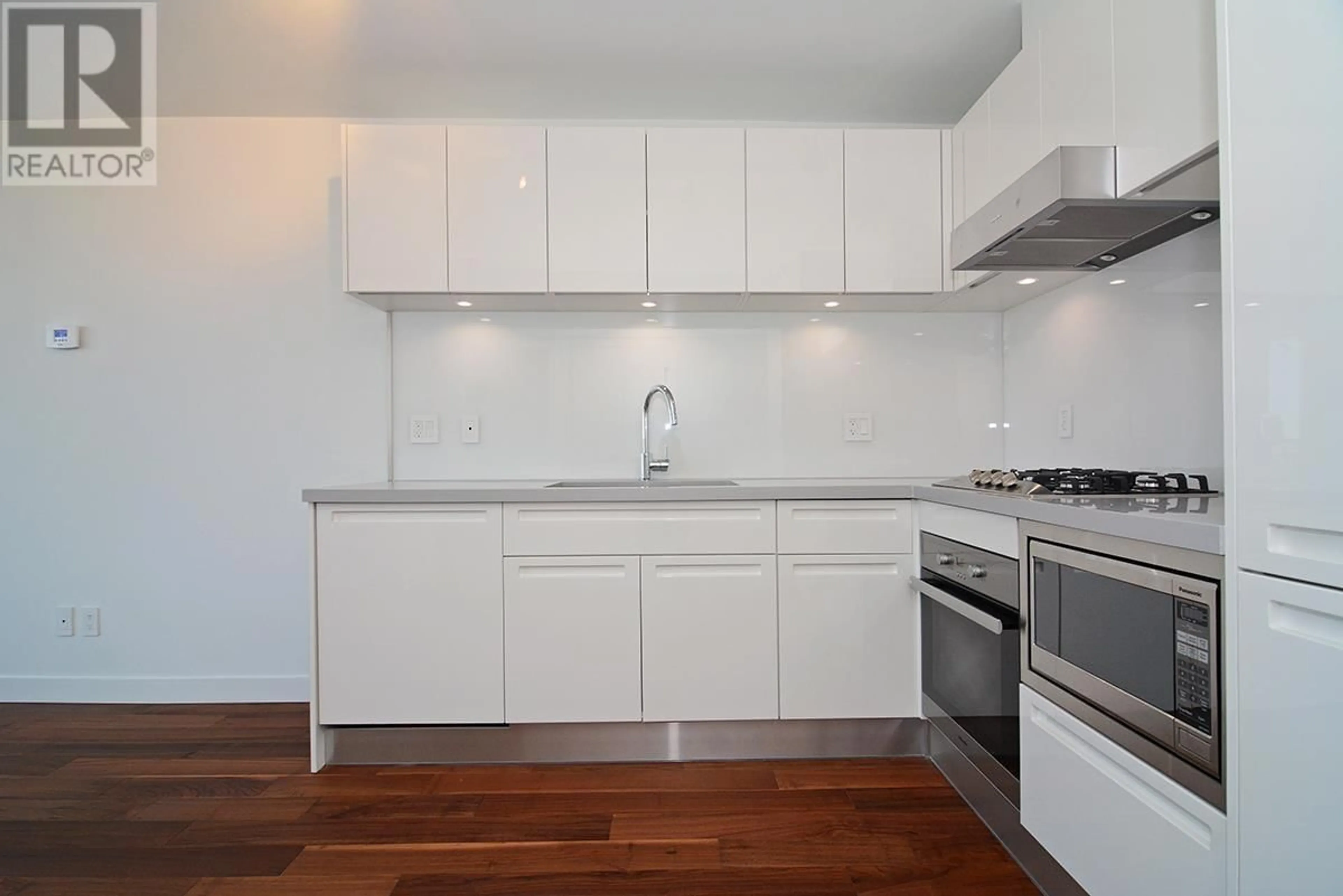 Standard kitchen, wood/laminate floor for 1203 - 188 KEEFER STREET, Vancouver British Columbia V6A0E3