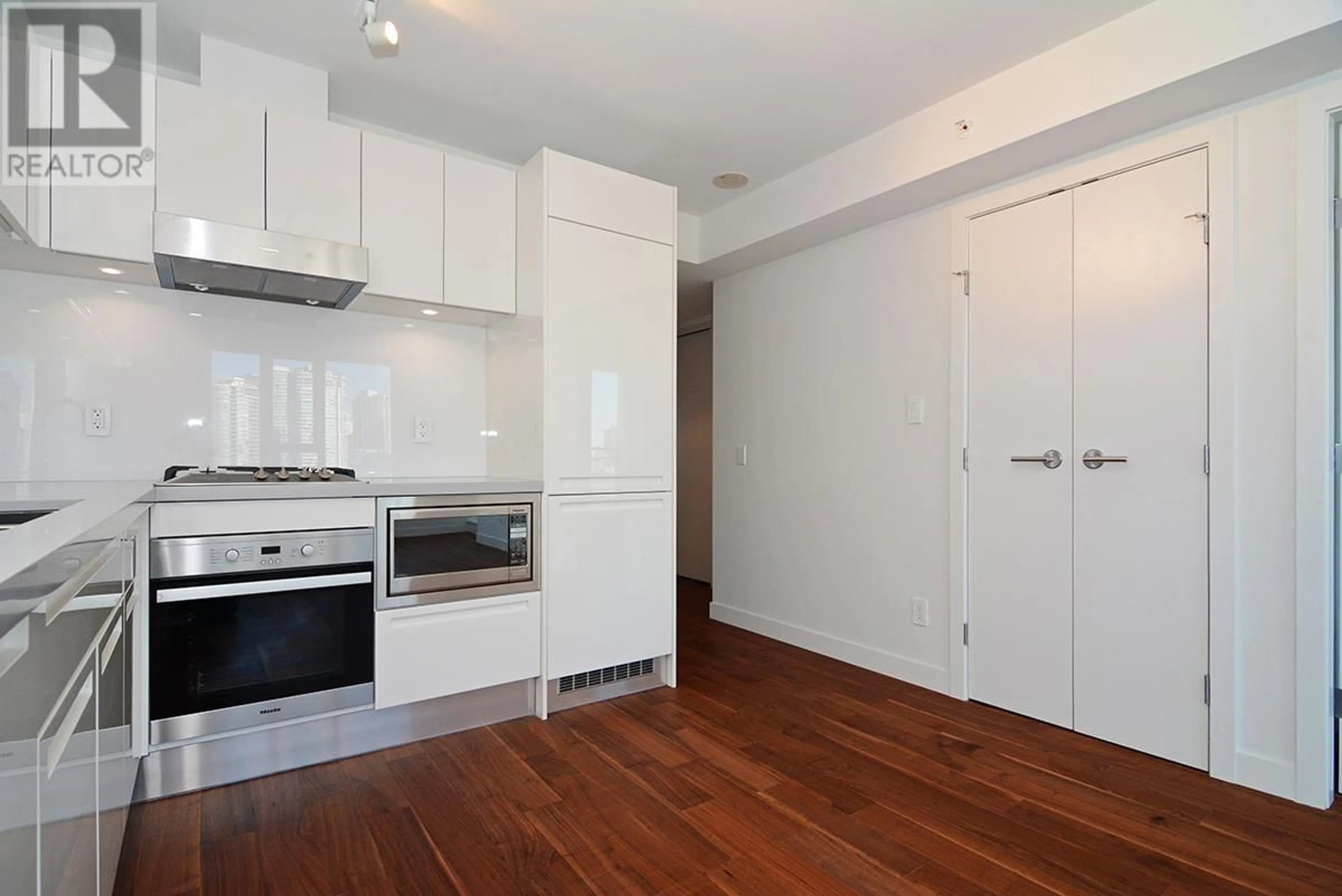 Standard kitchen, wood/laminate floor for 1203 - 188 KEEFER STREET, Vancouver British Columbia V6A0E3