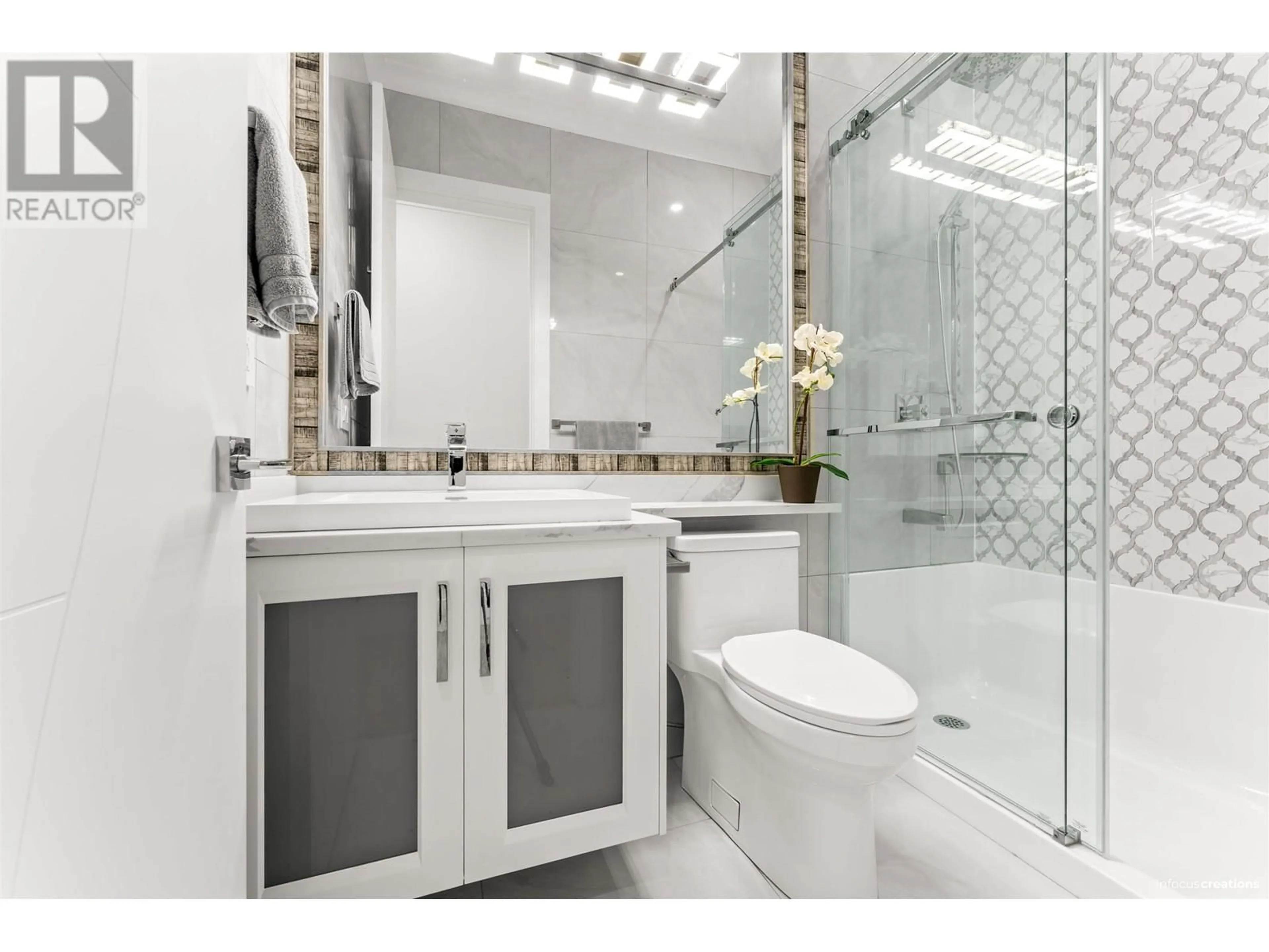 Contemporary bathroom, ceramic floors for 5823 16 AVENUE, Delta British Columbia V4L1G8