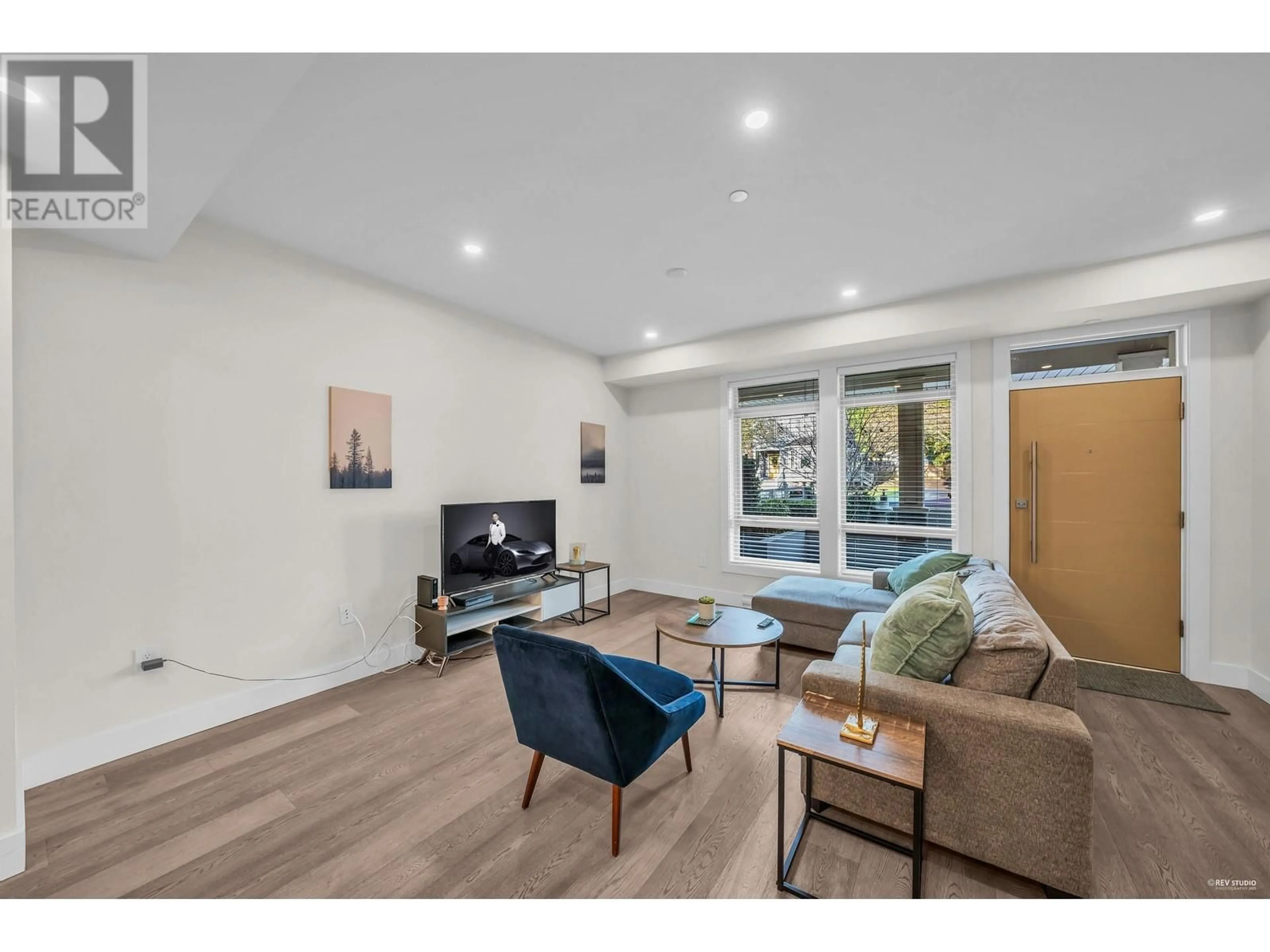 Living room, wood floors for 3 115 QUEENS ROAD, North Vancouver British Columbia V7N2K4