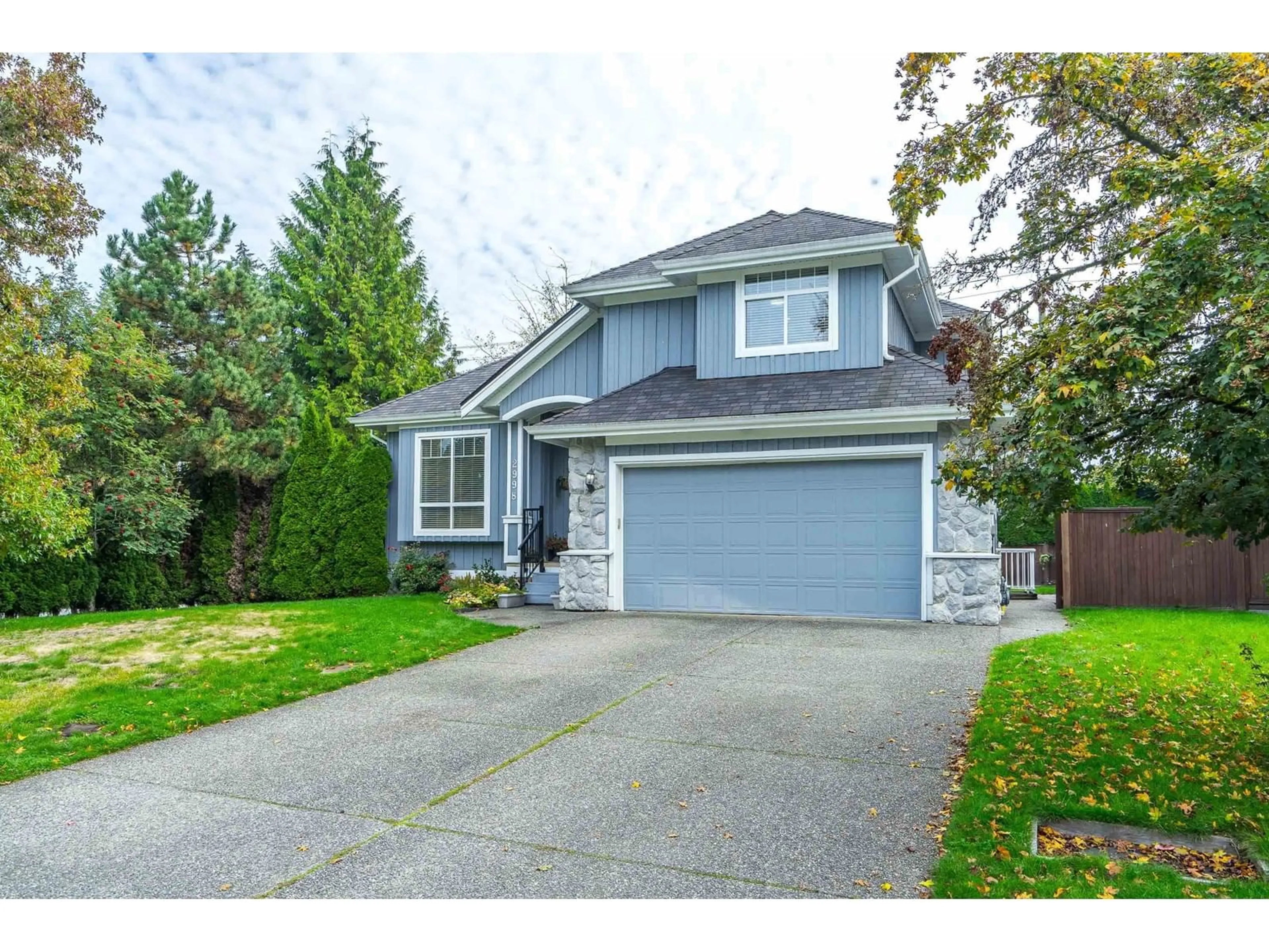 Frontside or backside of a home, the street view for 2998 147A STREET, Surrey British Columbia V4P3E6