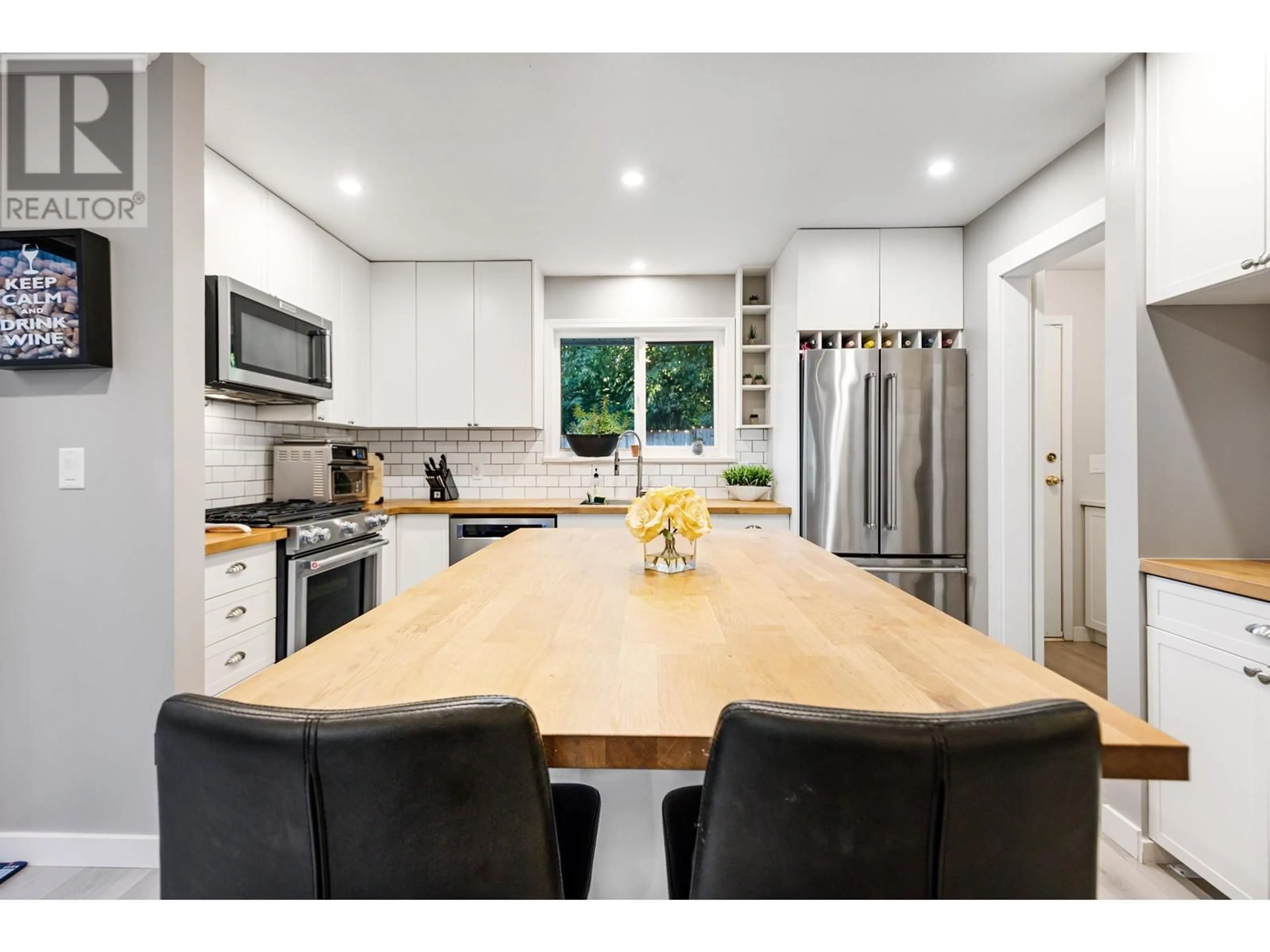 Contemporary kitchen for 19312 PARK ROAD, Pitt Meadows British Columbia V3Y1B6