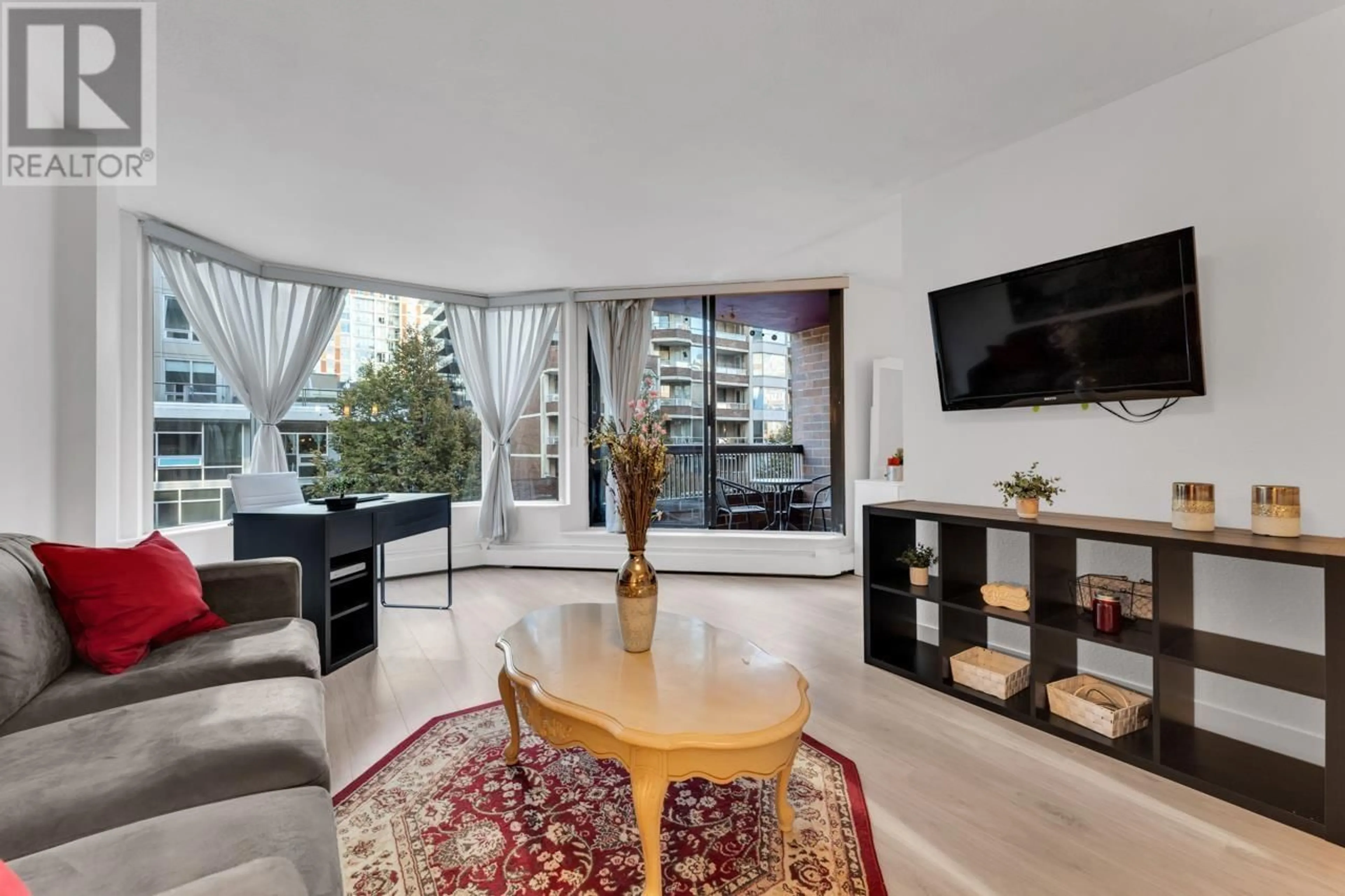 Living room, wood floors for 403 1333 HORNBY STREET, Vancouver British Columbia V6Z2C1