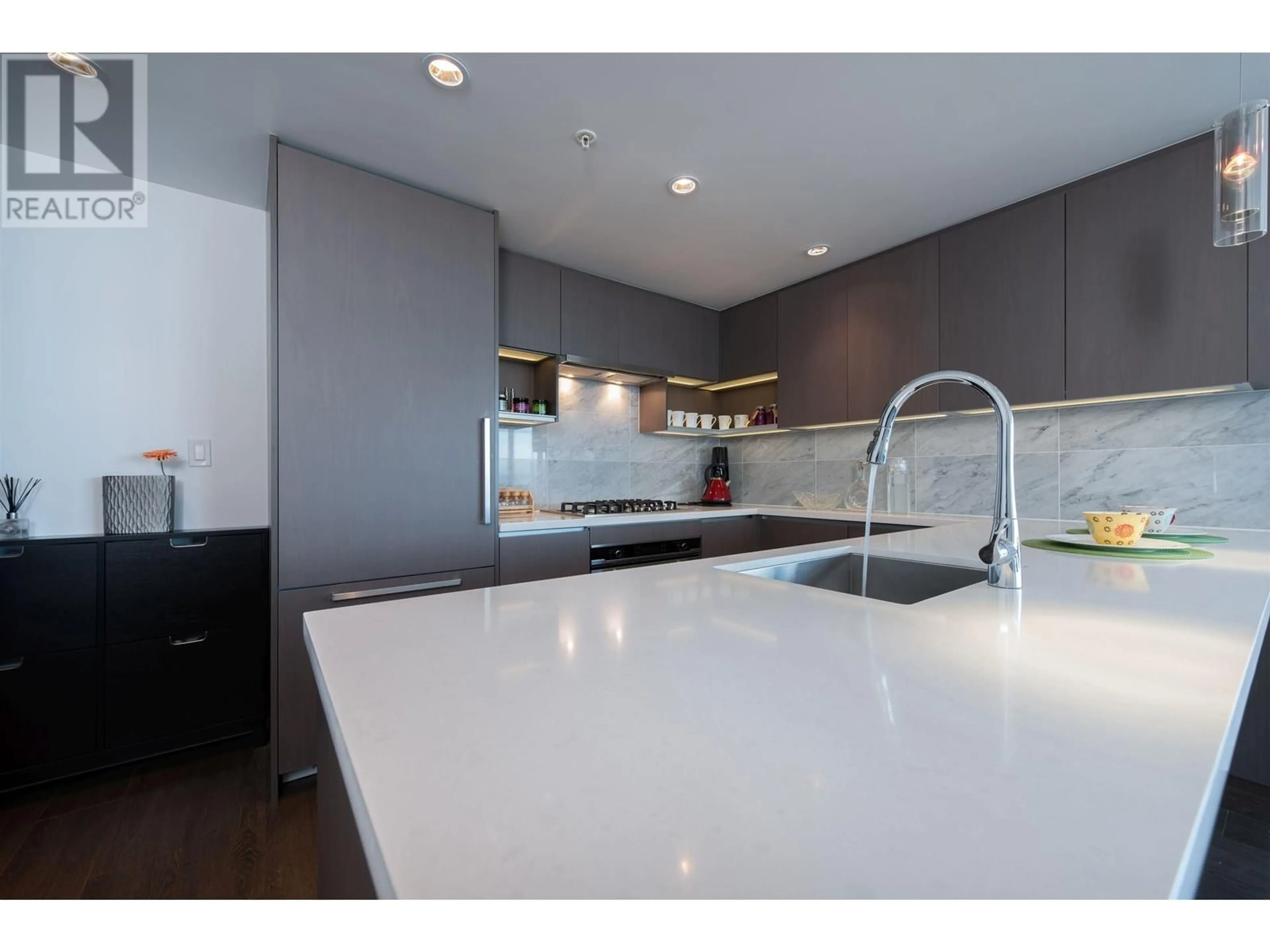 Contemporary kitchen, wood floors for 3109 6538 NELSON AVENUE, Burnaby British Columbia V5H0G5