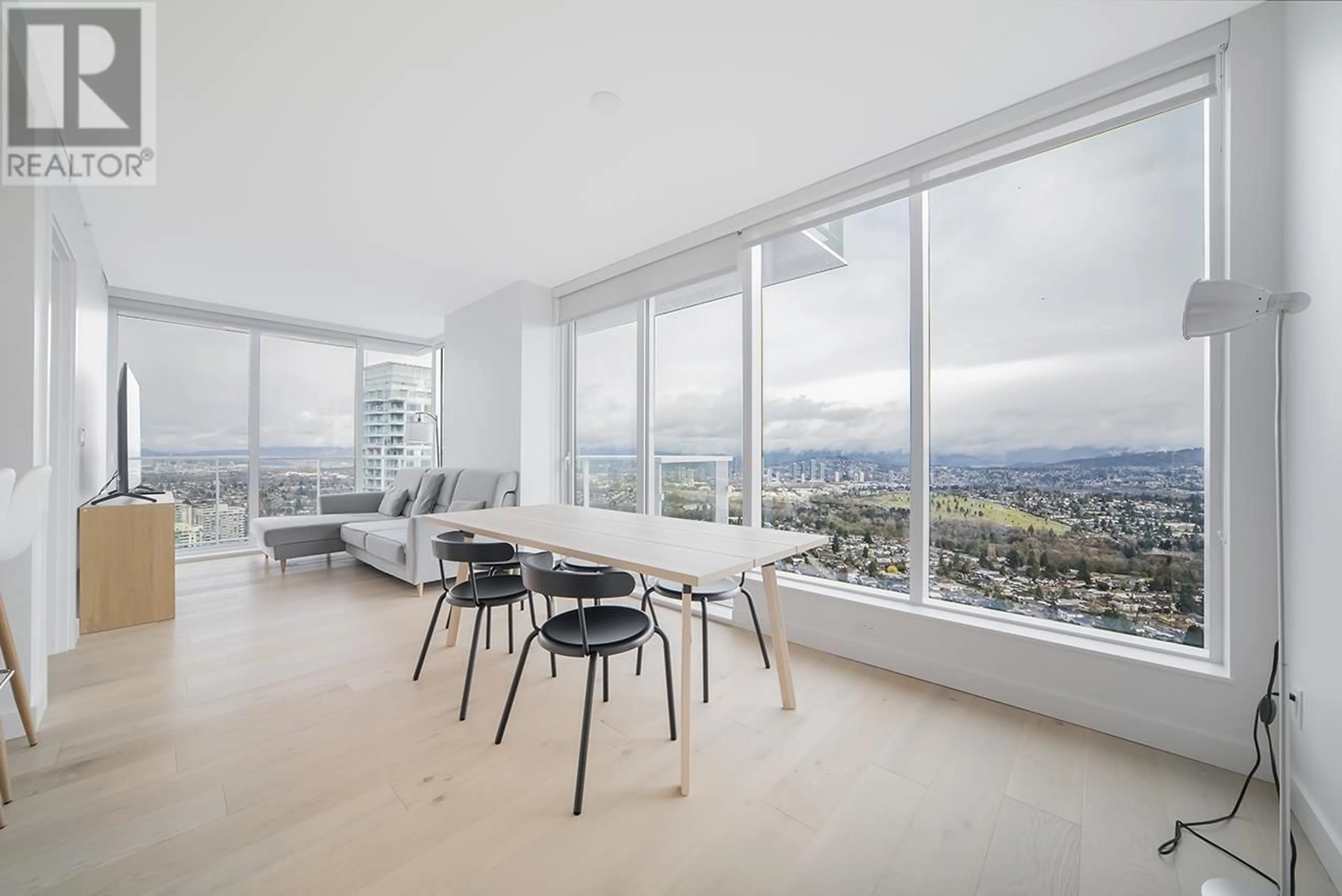 Living room, wood floors for 3907 6000 MCKAY AVENUE, Burnaby British Columbia V5H0K2