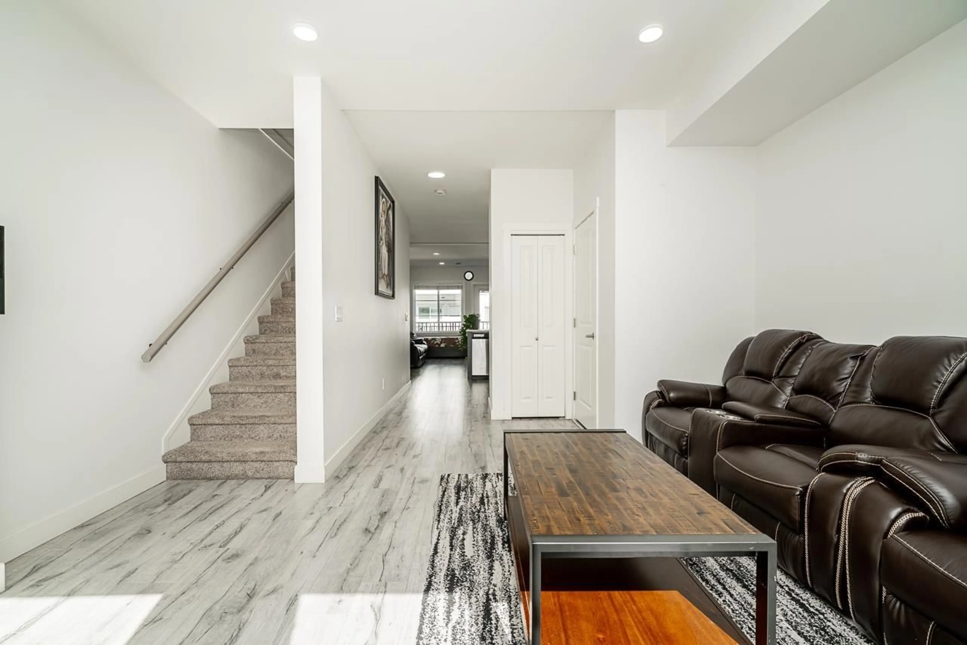 Living room, wood floors for 68 5867 129 STREET, Surrey British Columbia V3X0J4