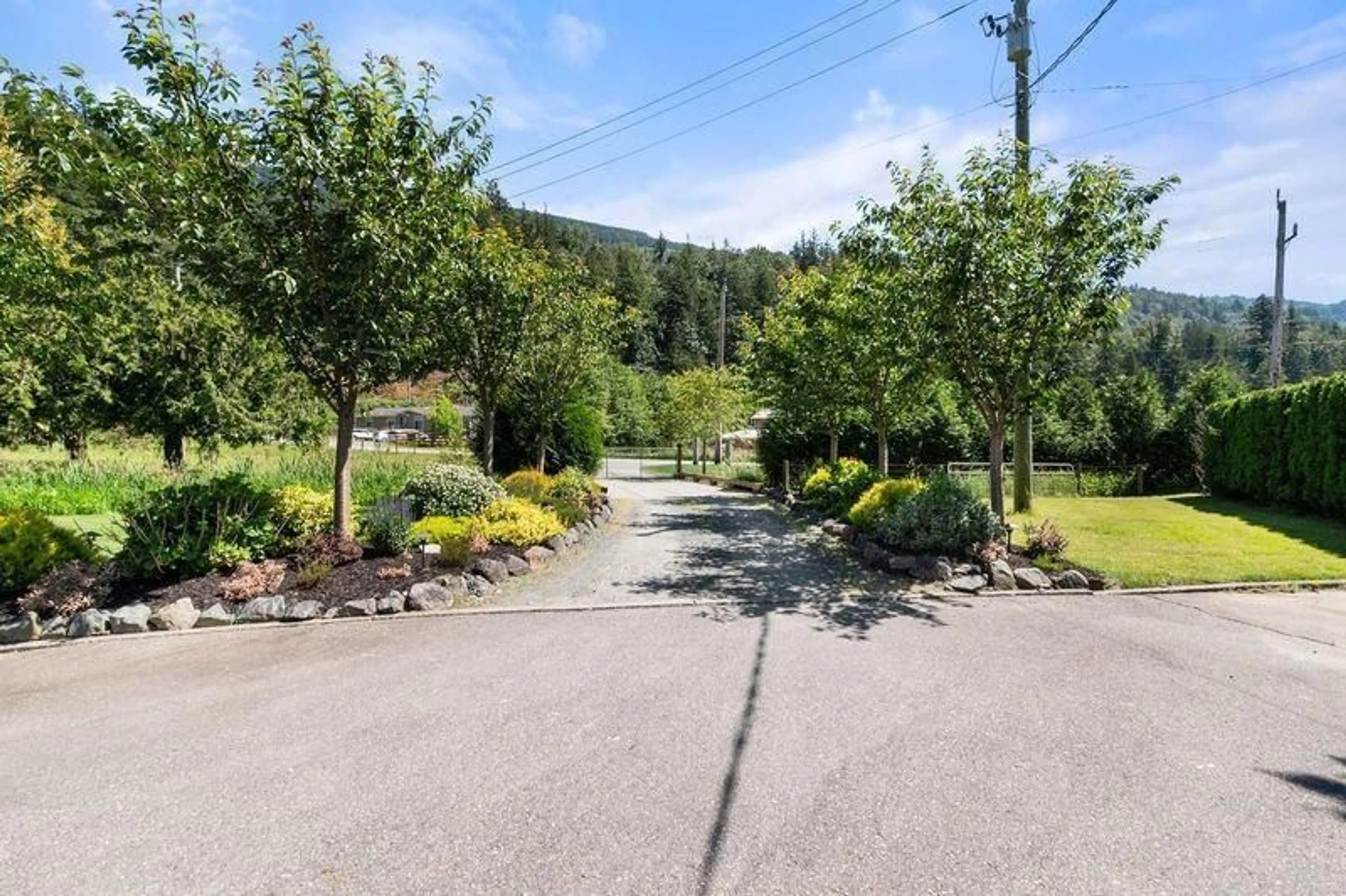 Patio, the street view for 41475 NO. 5 ROAD, Chilliwack British Columbia V2R5J7