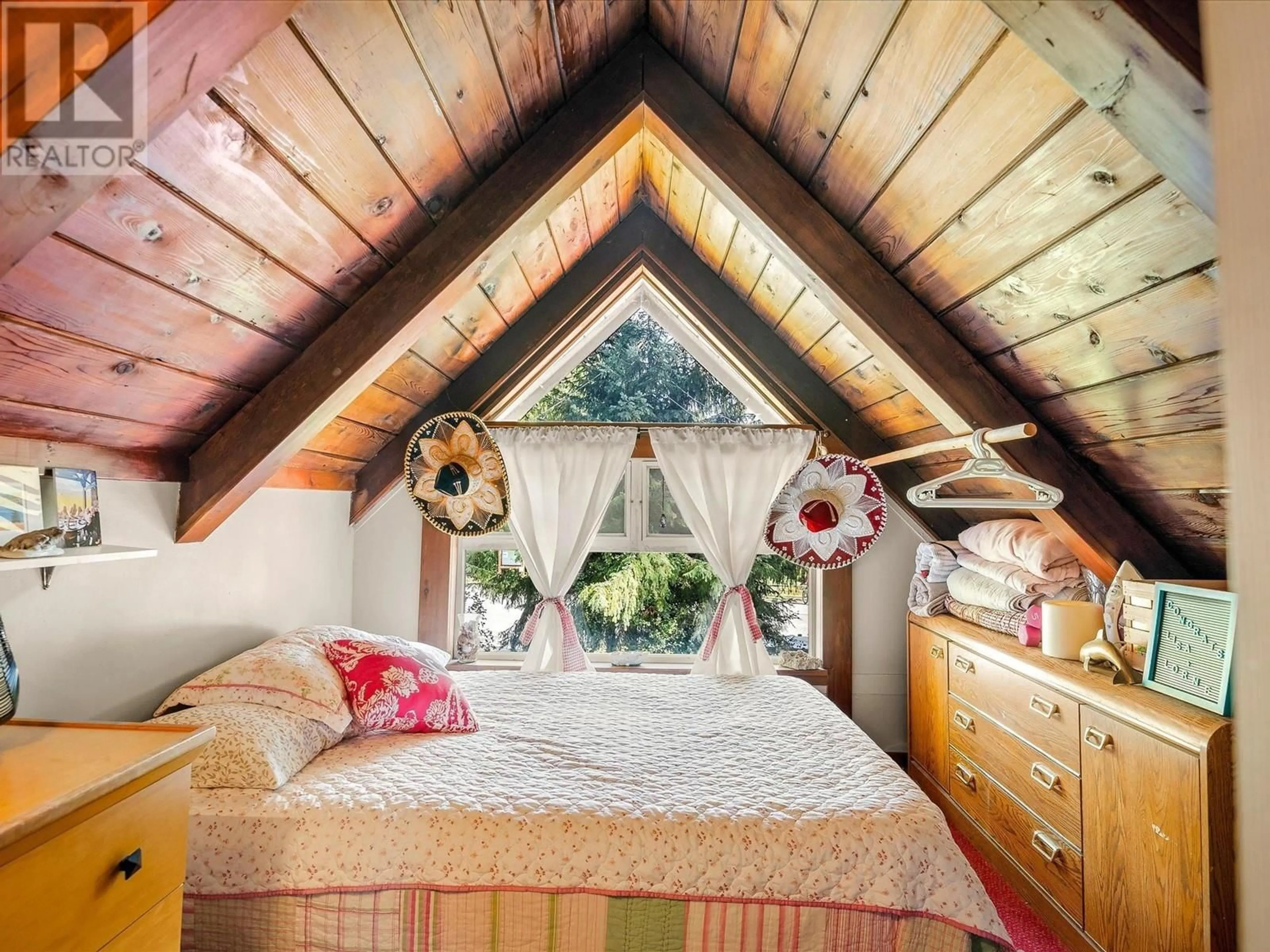 Bedroom with bed, wood/laminate floor for 3002 ST ANTON WAY, Whistler British Columbia V8E0B8