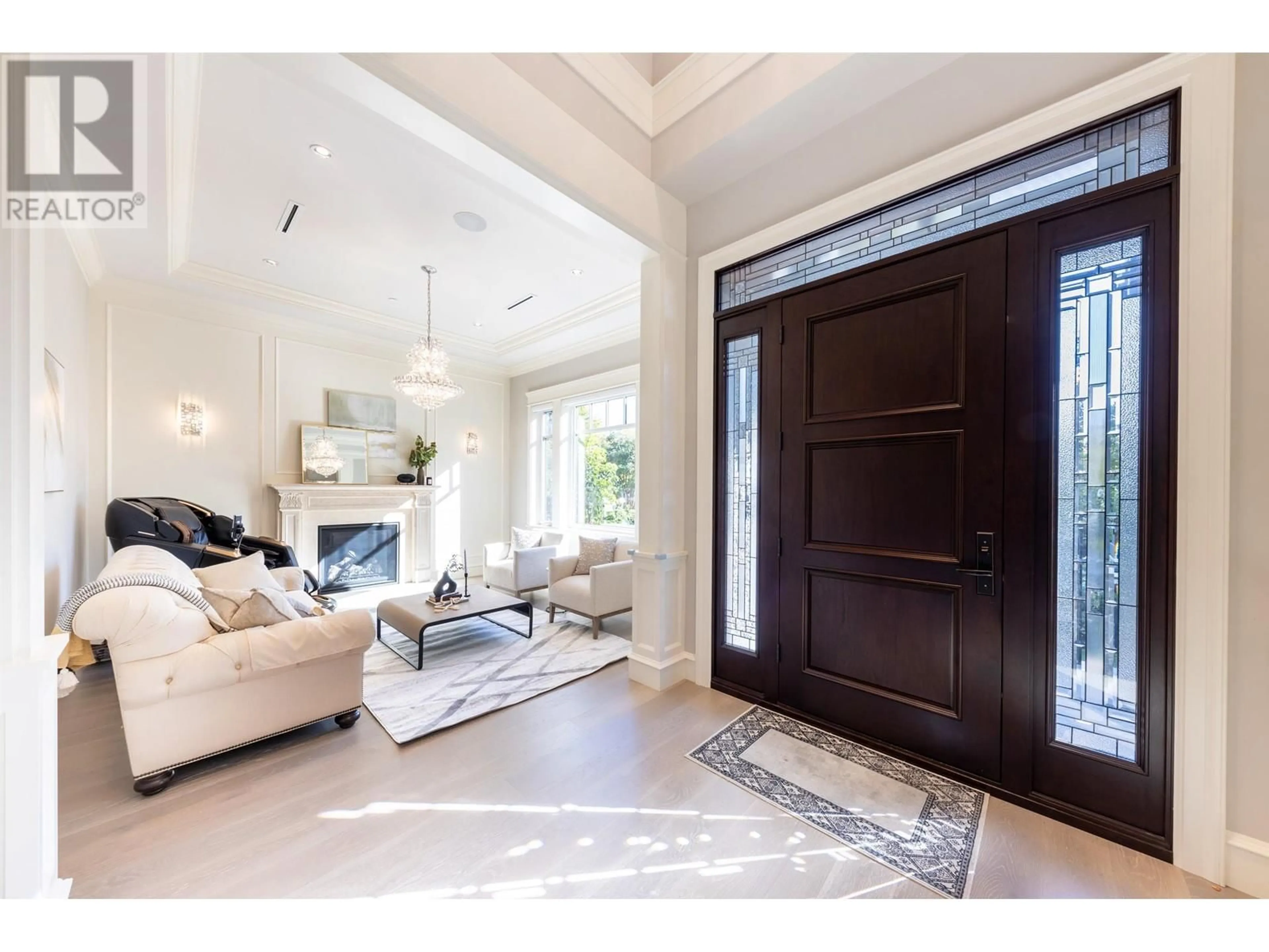 Indoor entryway, wood floors for 3981 W 35TH AVENUE, Vancouver British Columbia V6N2P1