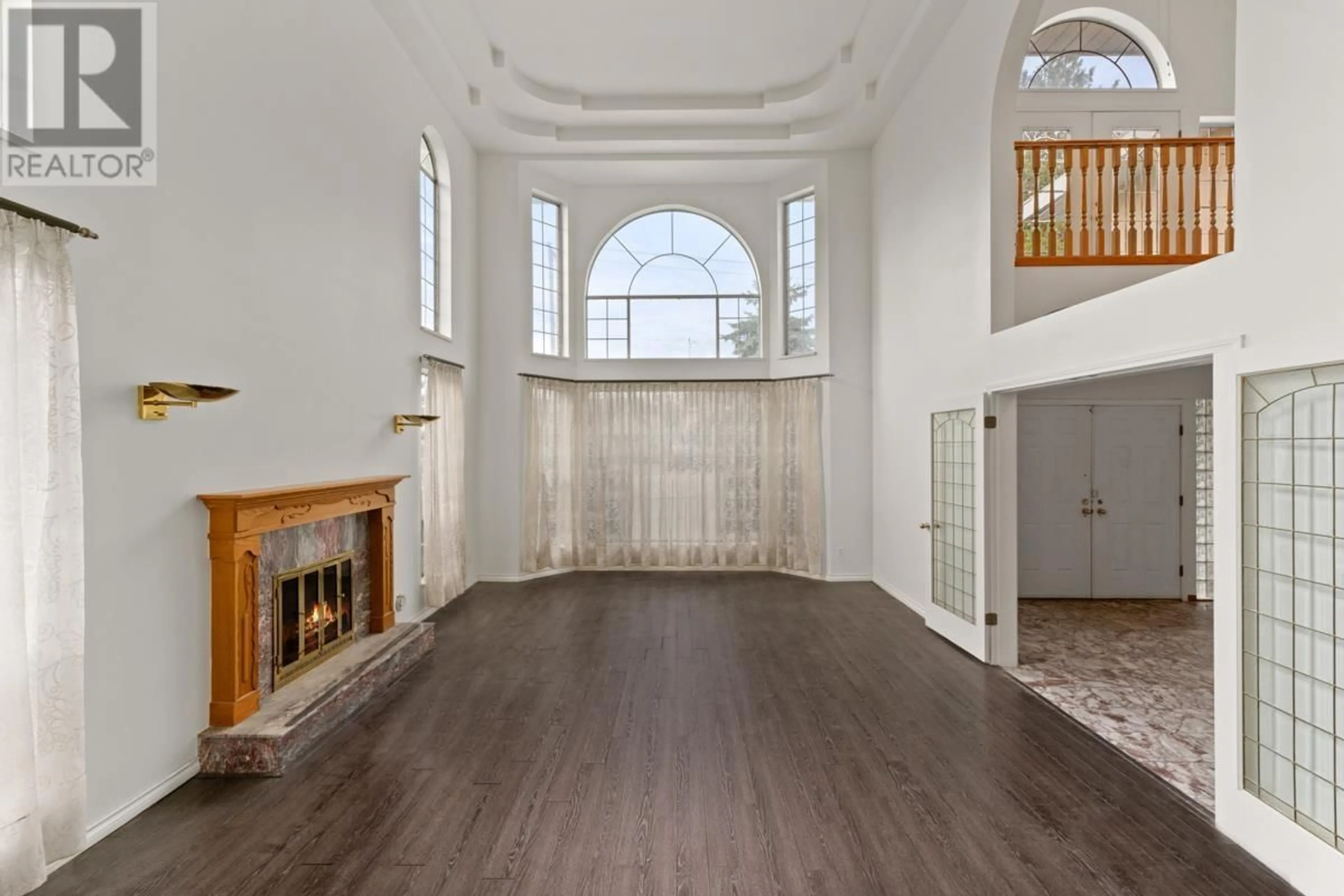 Indoor foyer, wood floors for 11560 GRANVILLE AVENUE, Richmond British Columbia V6Y1R6