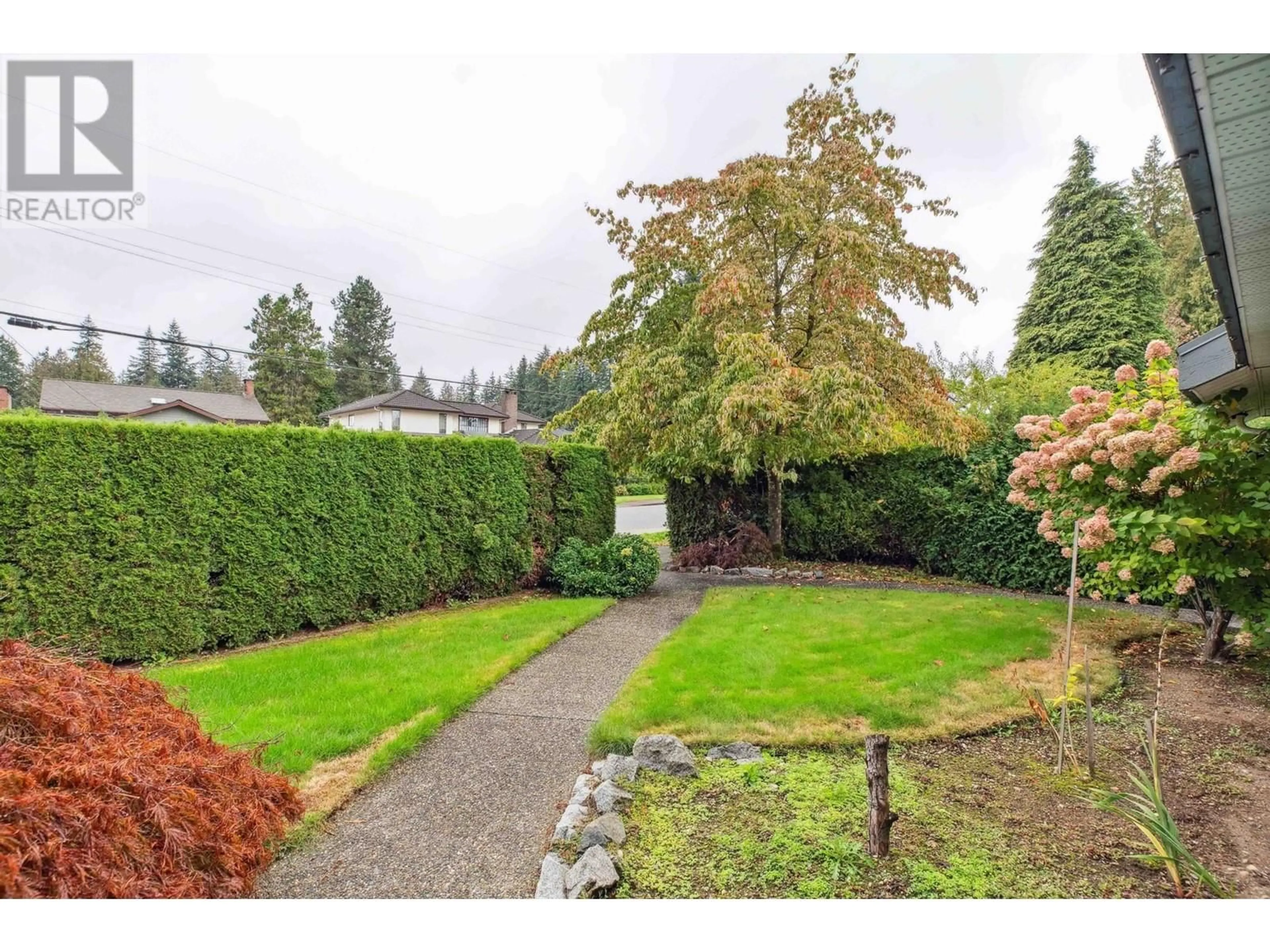 Fenced yard for 921 COTTONWOOD AVENUE, Coquitlam British Columbia V3J2S9