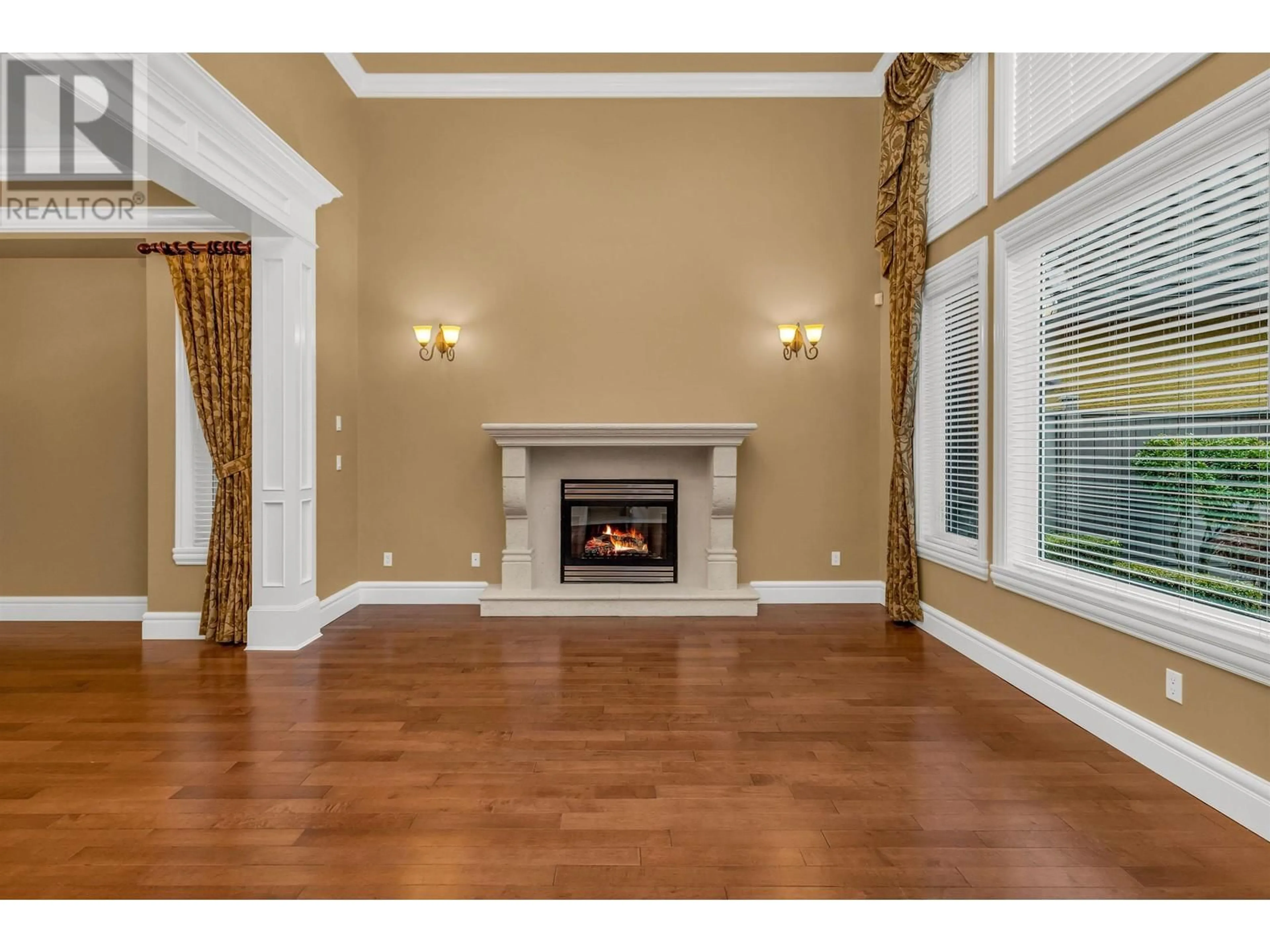 Living room, wood floors for 7960 SUNNYHOLME CRESCENT, Richmond British Columbia V6Y2C1