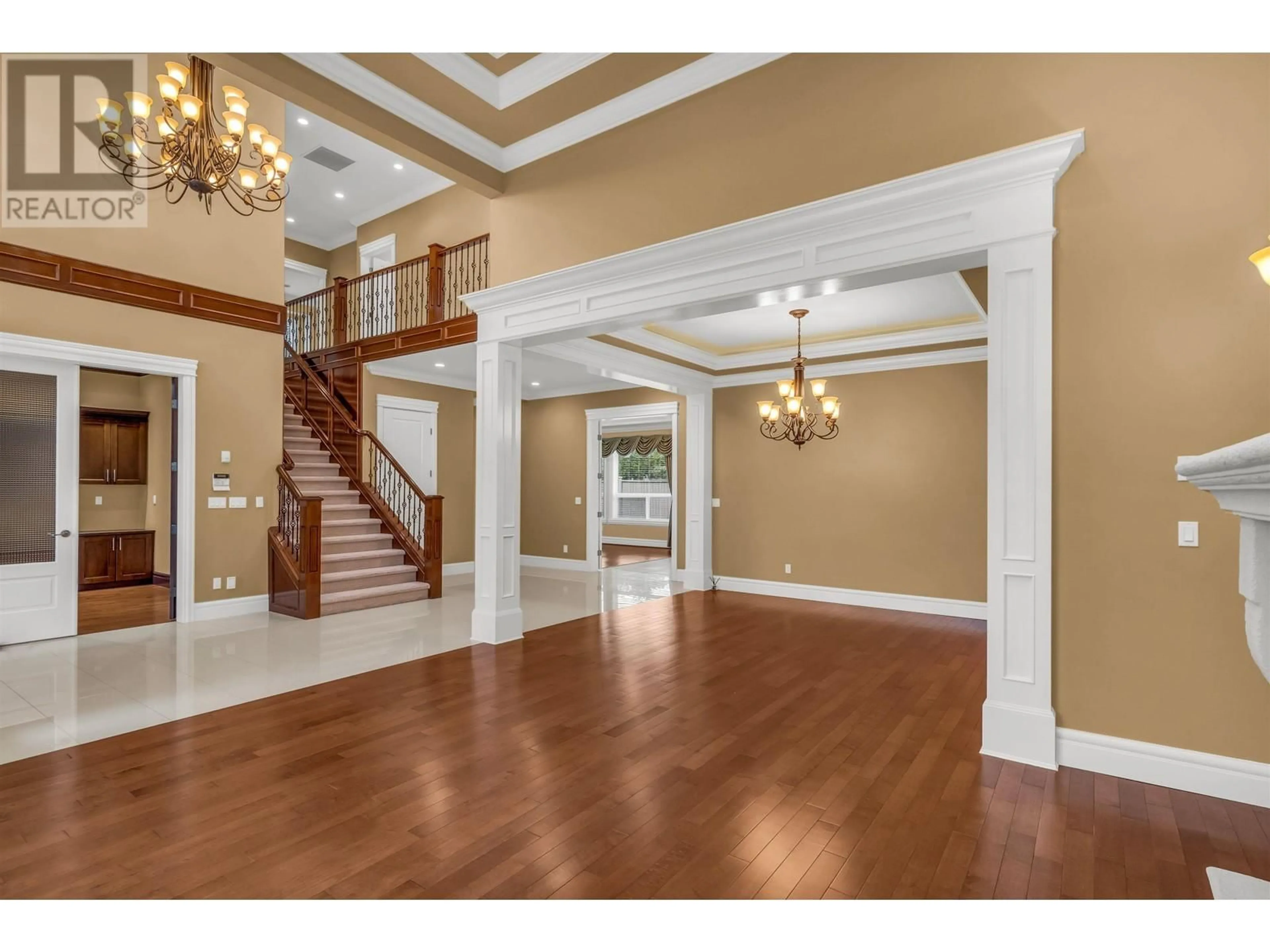 Indoor foyer, wood floors for 7960 SUNNYHOLME CRESCENT, Richmond British Columbia V6Y2C1