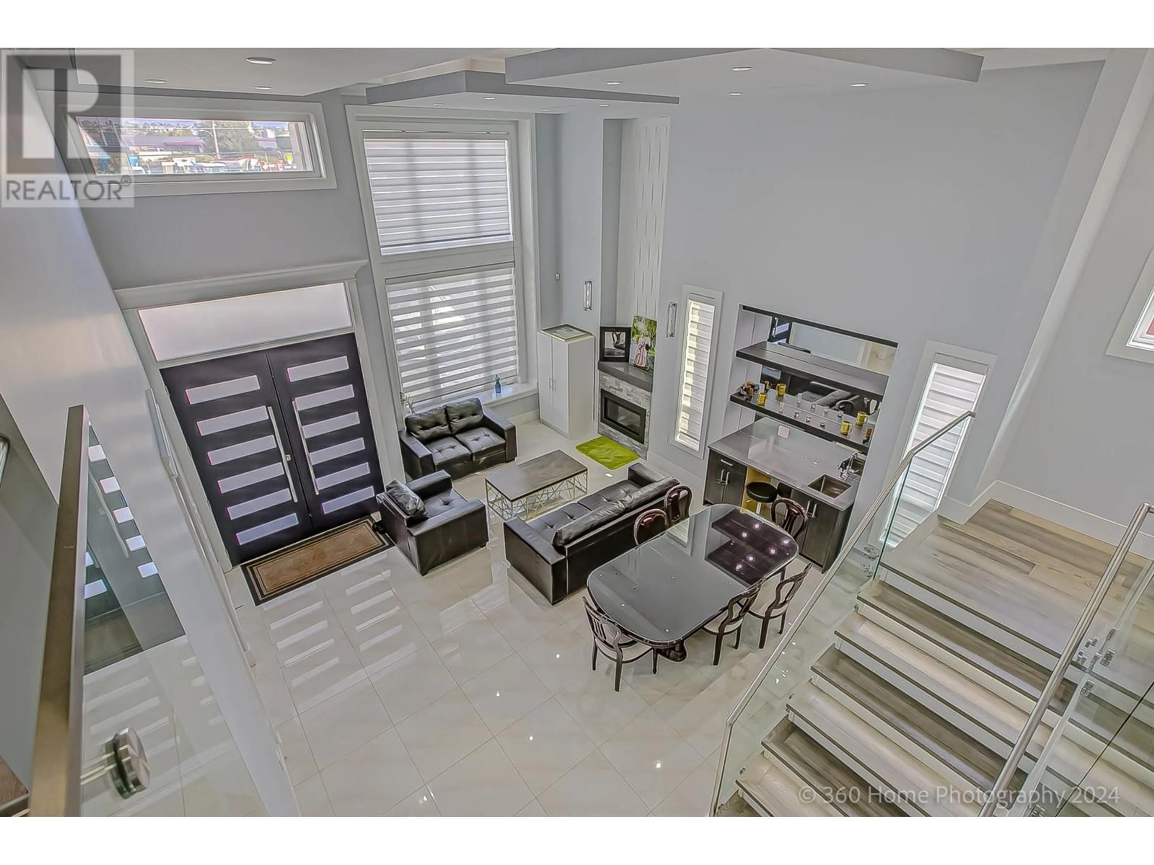 Living room, wood floors for 10780 RIVER DRIVE, Richmond British Columbia V6X1Z4