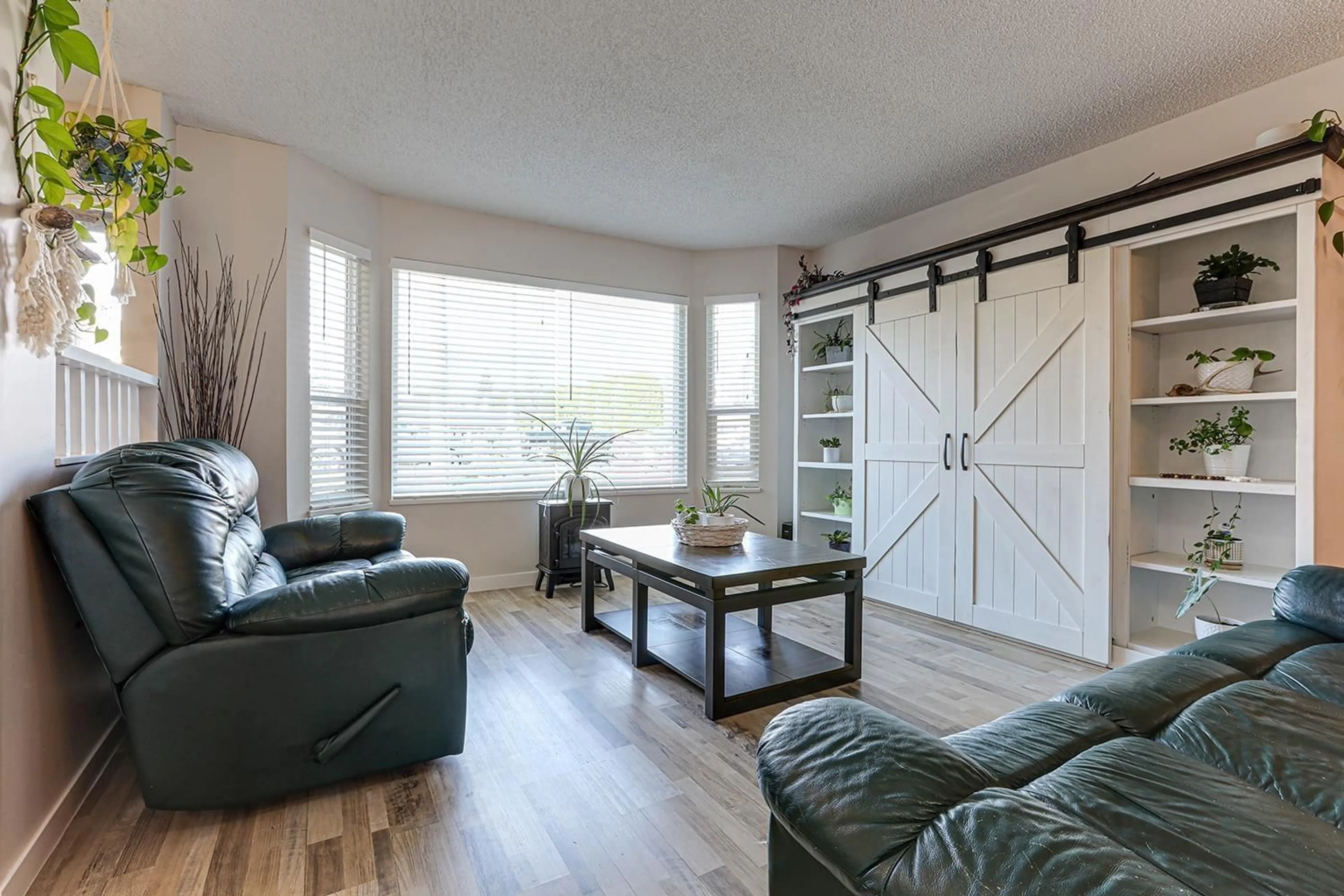 Living room, wood floors for 9438 213 STREET, Langley British Columbia V1M1T2