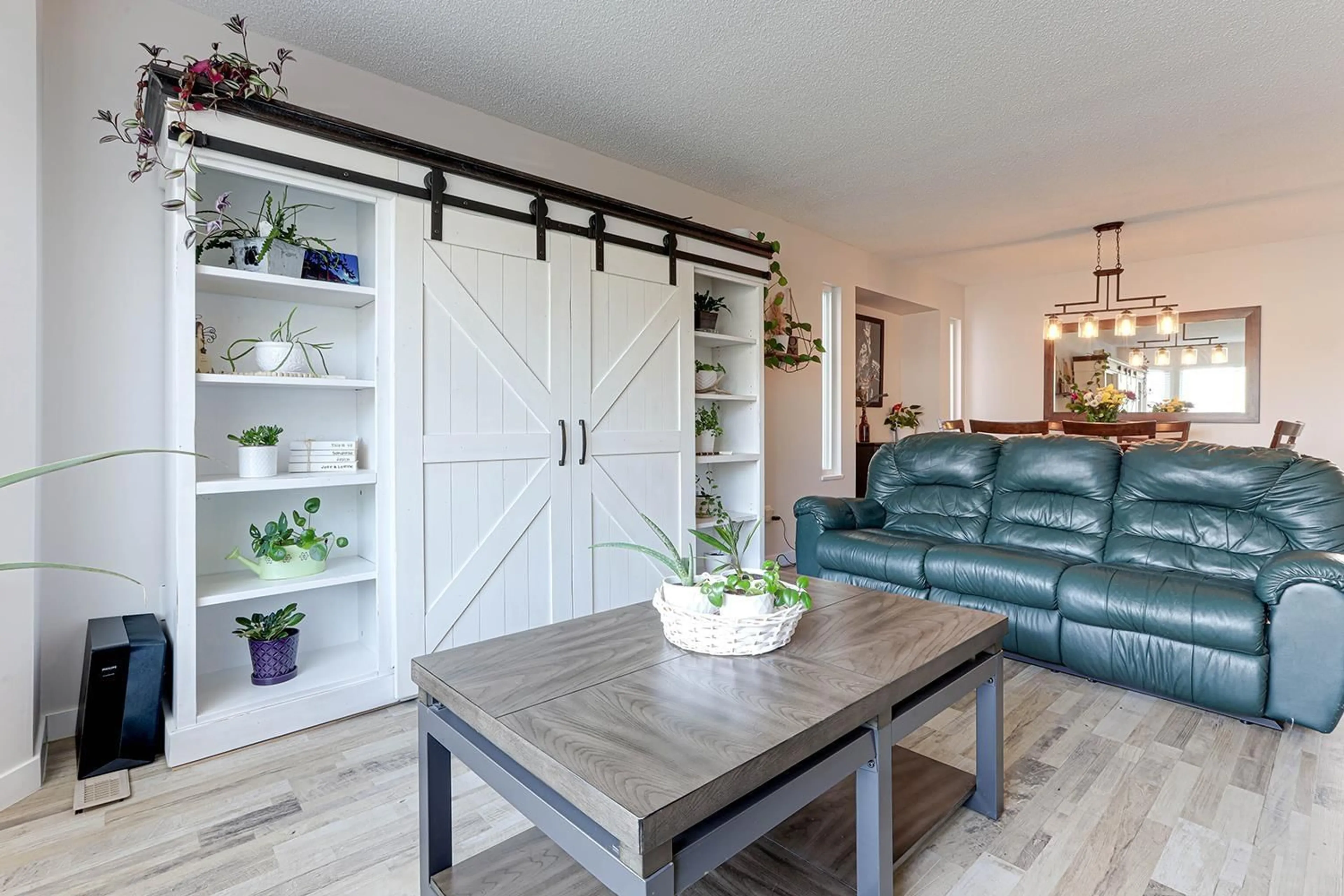 Living room, wood floors for 9438 213 STREET, Langley British Columbia V1M1T2