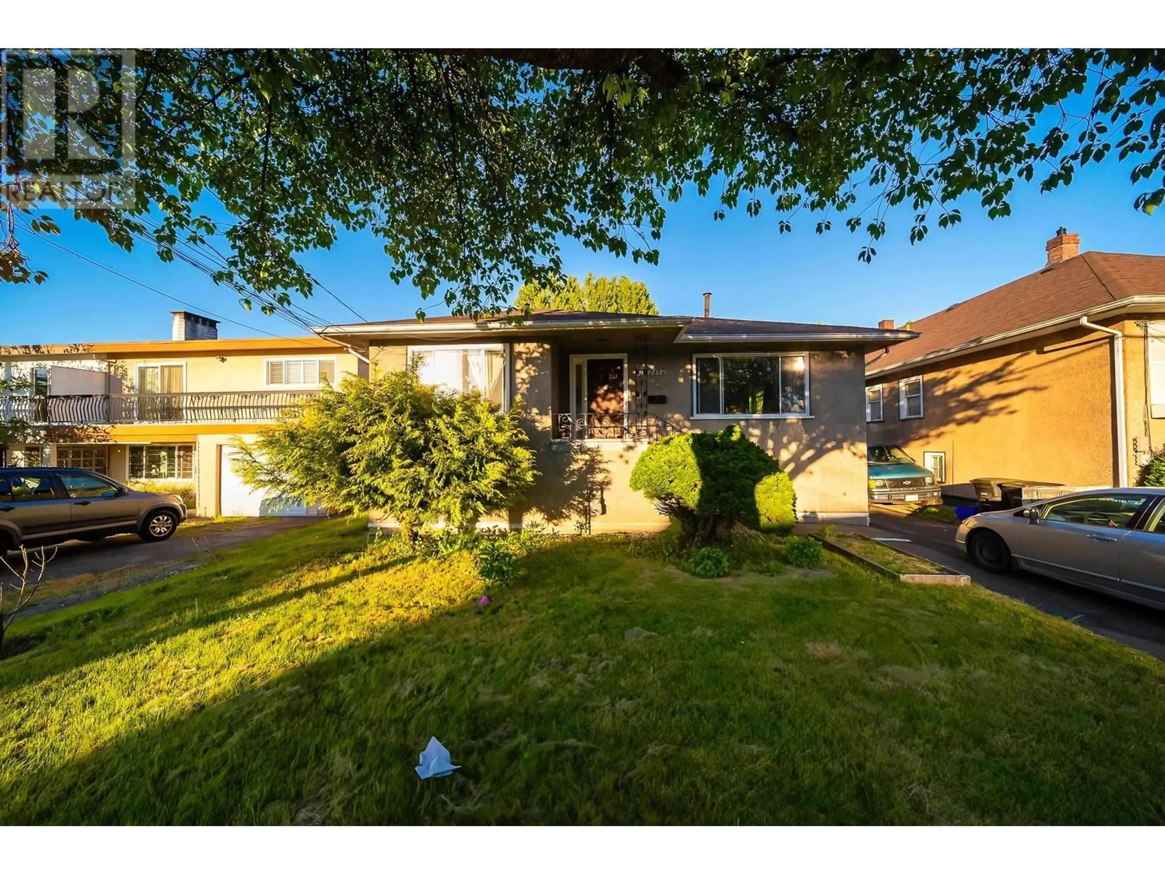 Frontside or backside of a home for 5374 CHESHAM AVENUE, Burnaby British Columbia V5H2L2