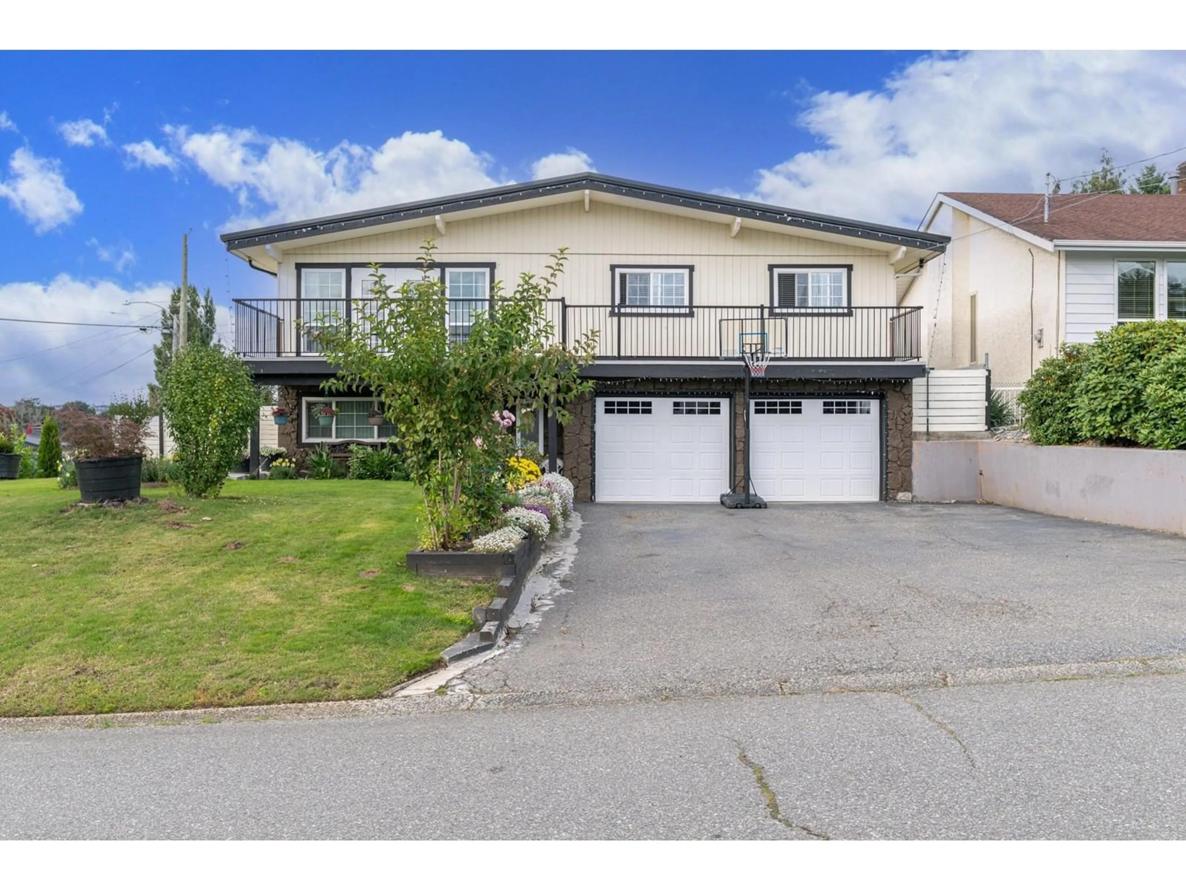 Frontside or backside of a home for 2601 VALEMONT CRESCENT, Abbotsford British Columbia V2T3V6